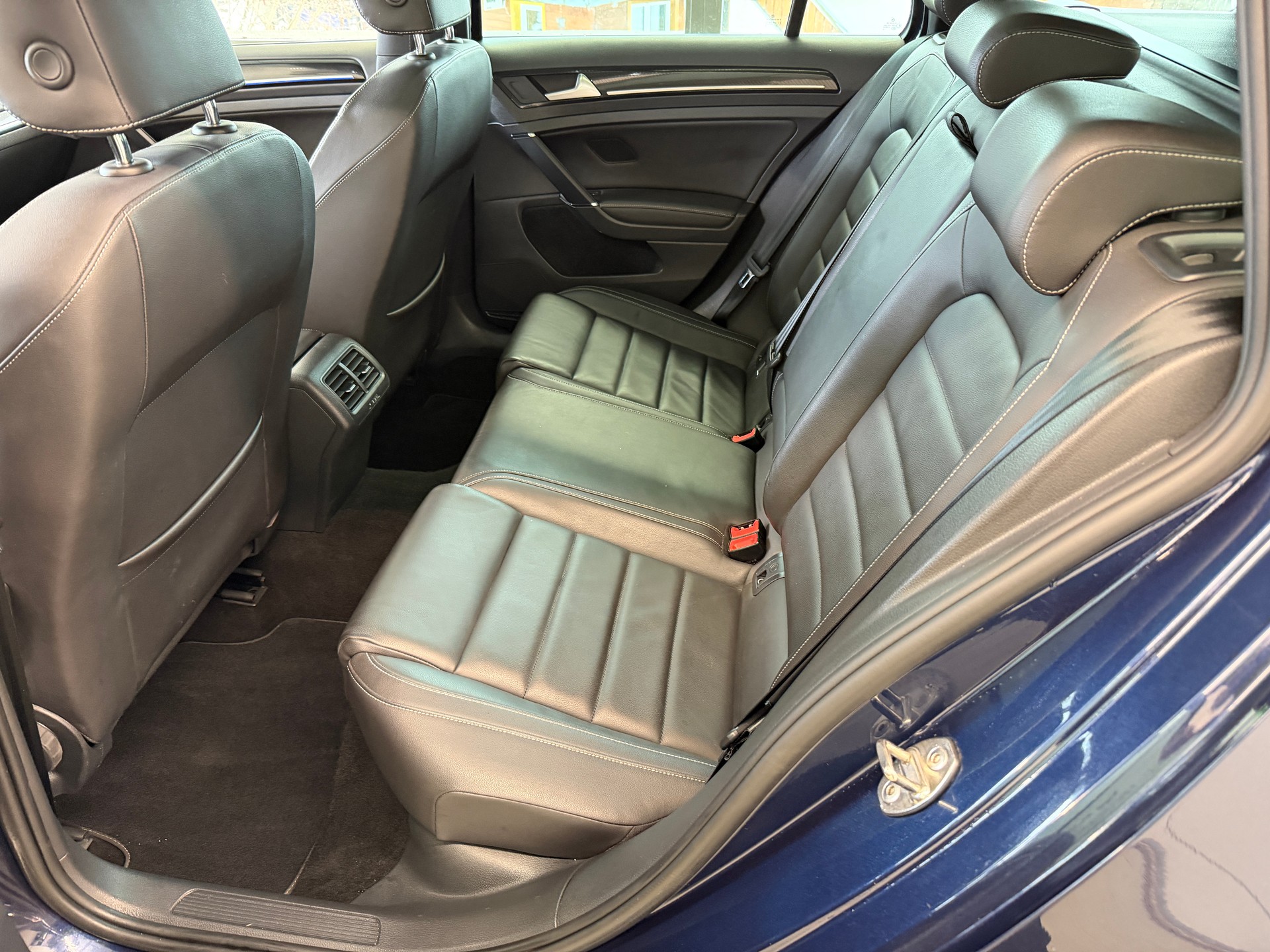 VW Golf Variant 2.0 TSI R 4 Motion DSG-image-13