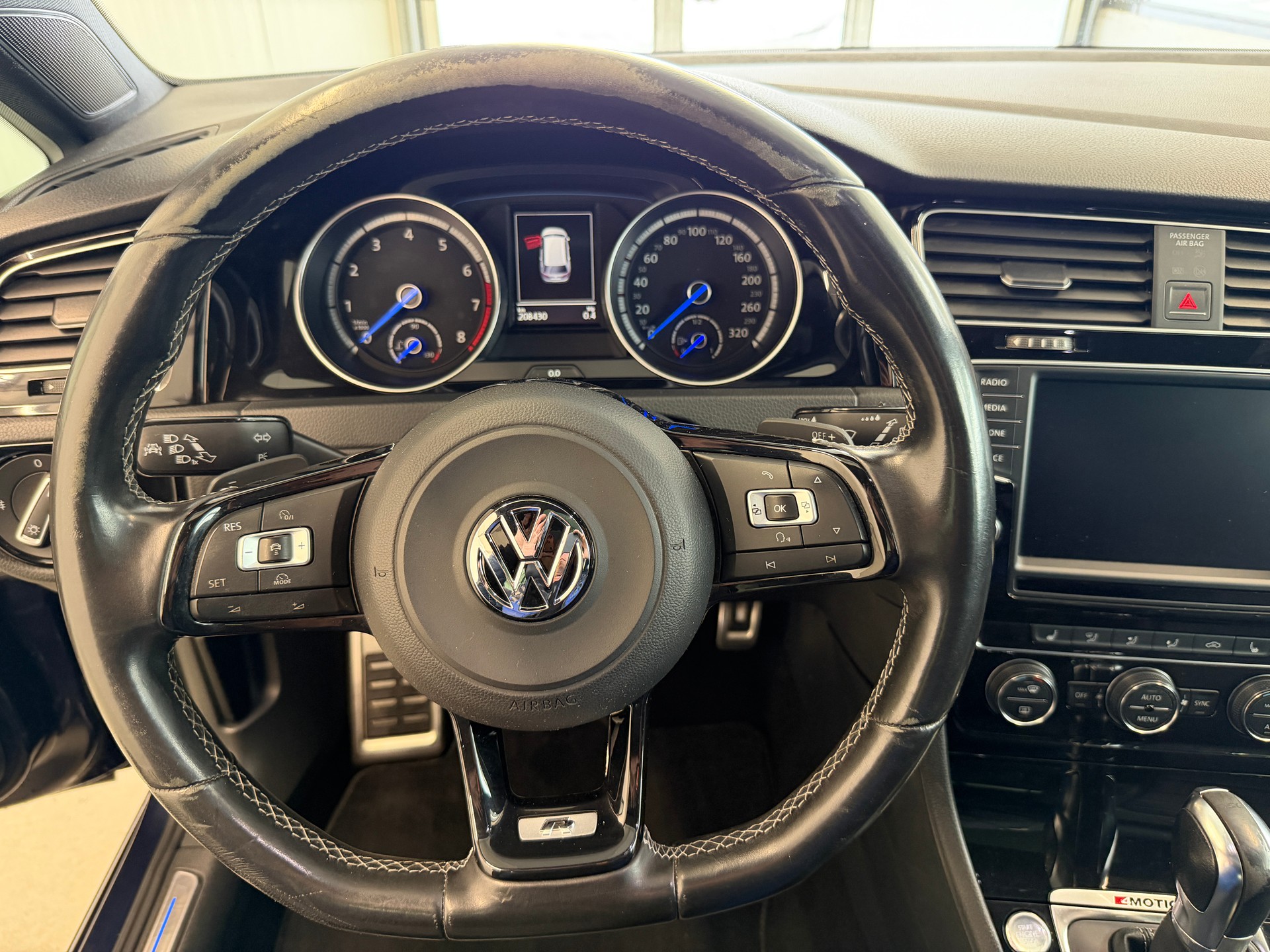 VW Golf Variant 2.0 TSI R 4 Motion DSG-image-19