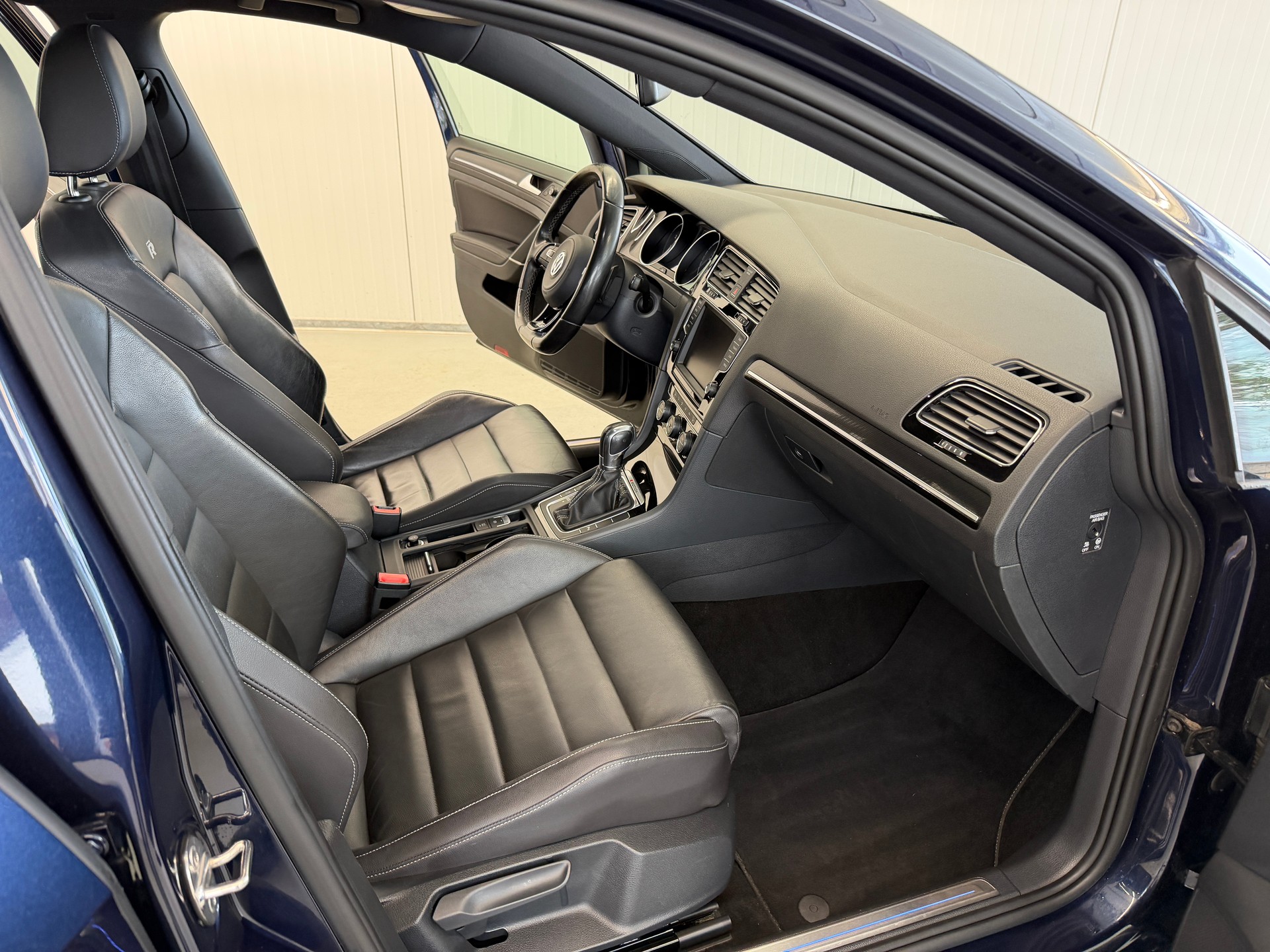 VW Golf Variant 2.0 TSI R 4 Motion DSG-image-16