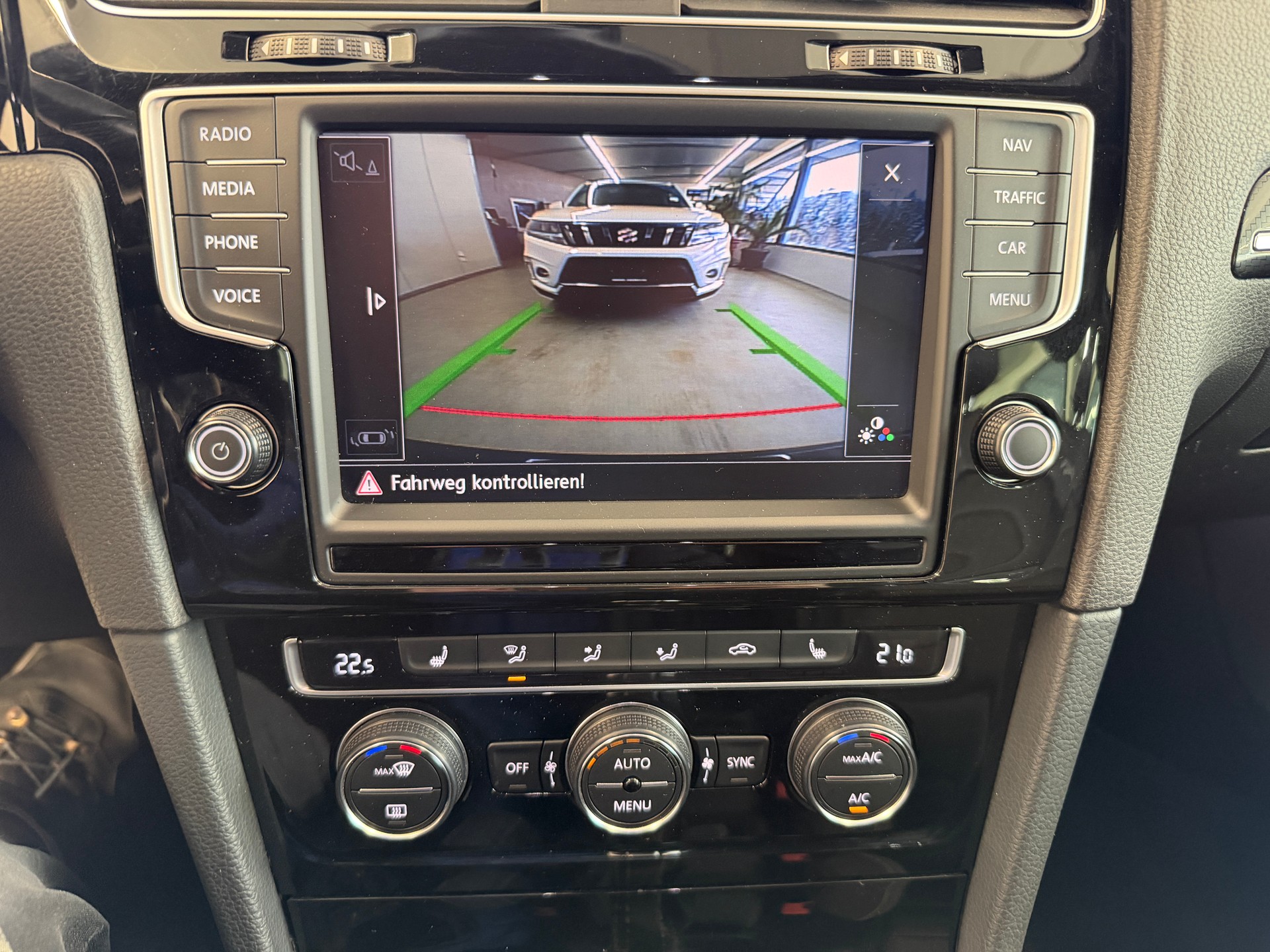 VW Golf Variant 2.0 TSI R 4 Motion DSG-image-20
