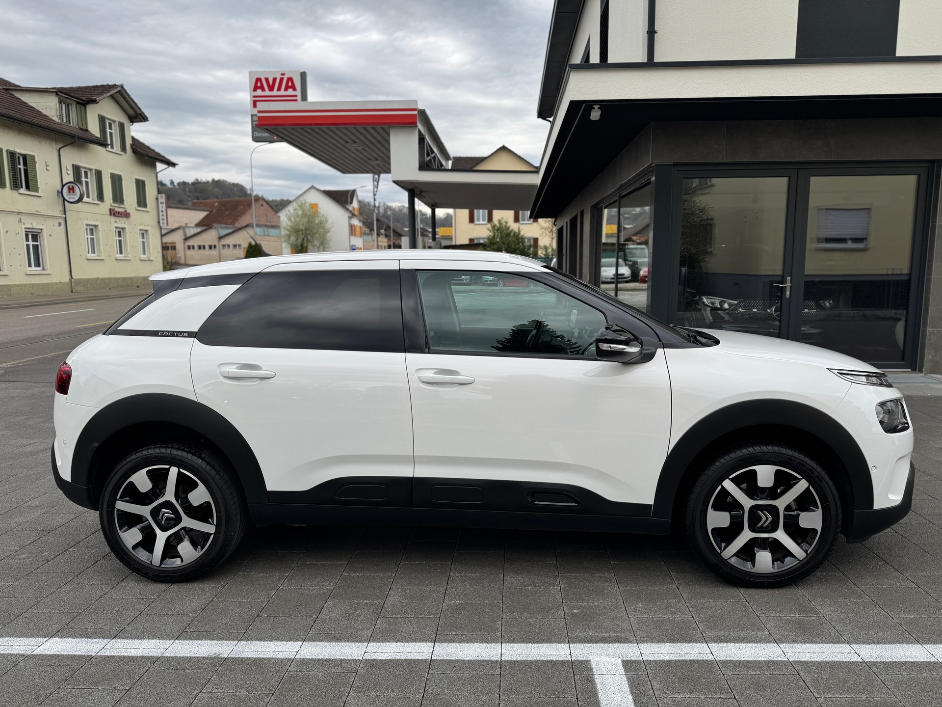 CITROEN C4 Cactus 1.2 Pure Tech Shine EAT6-image-6