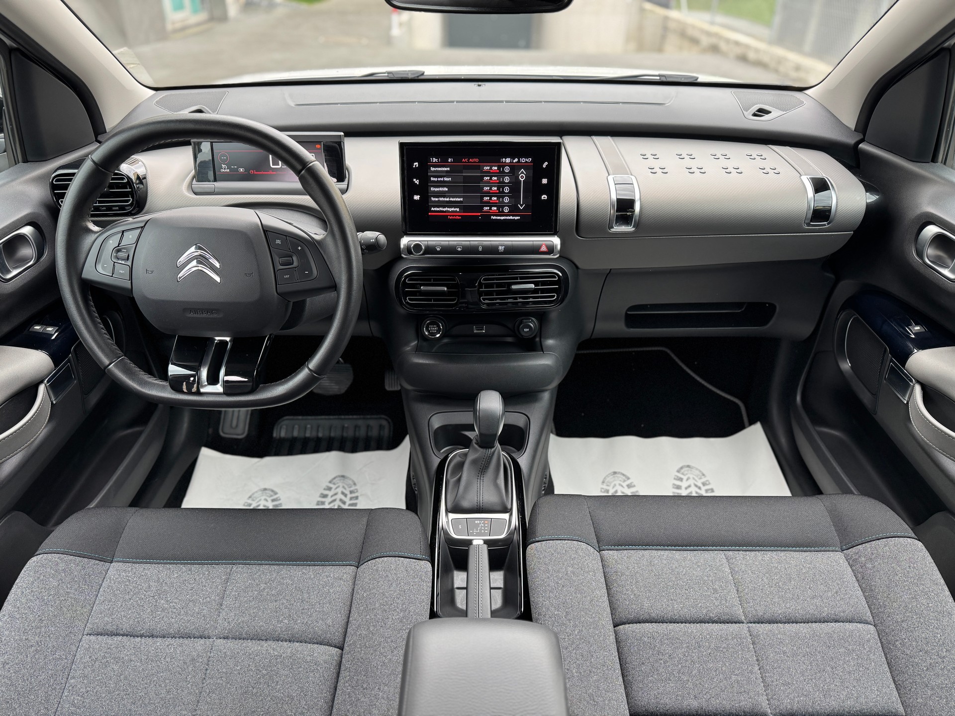 CITROEN C4 Cactus 1.2 Pure Tech Shine EAT6-image-9