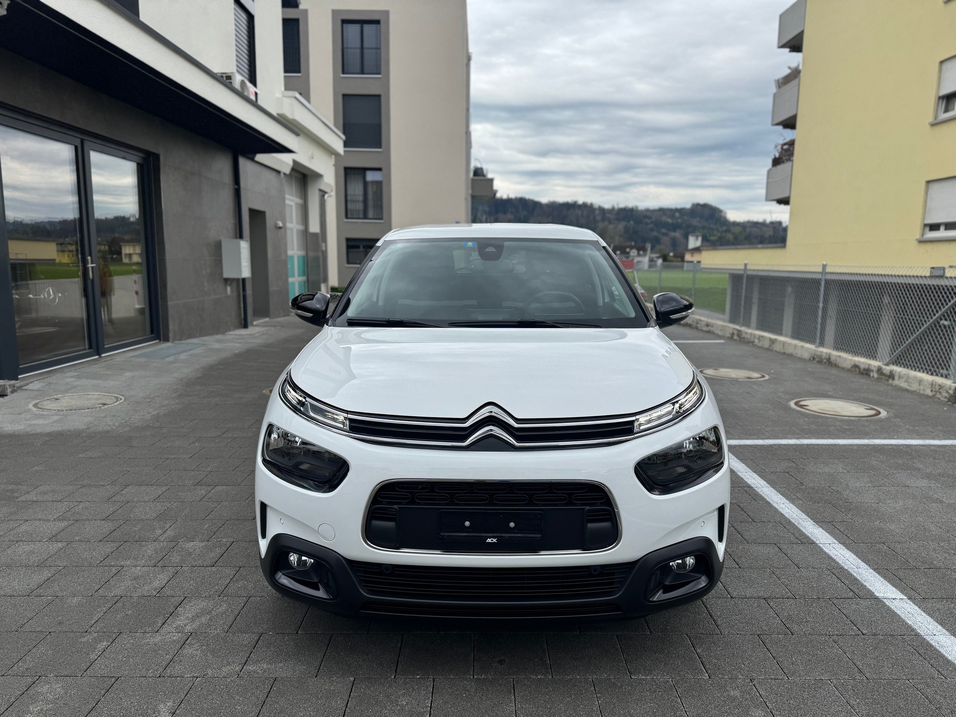 CITROEN C4 Cactus 1.2 Pure Tech Shine EAT6-showroom-element-1