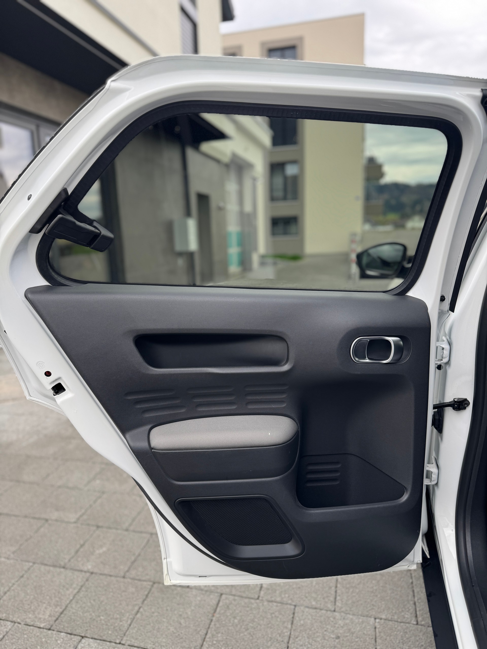 CITROEN C4 Cactus 1.2 Pure Tech Shine EAT6-image-17