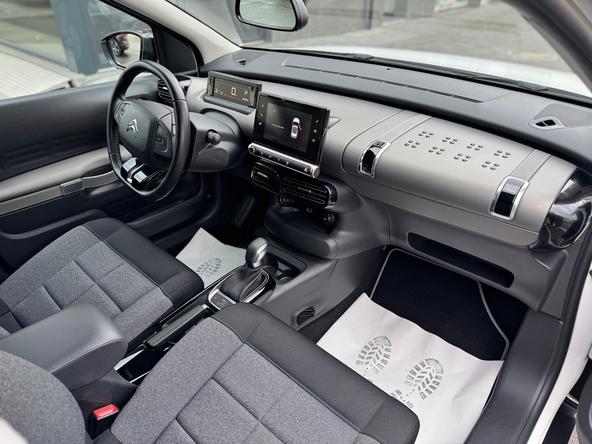 CITROEN C4 Cactus 1.2 Pure Tech Shine EAT6-image-10
