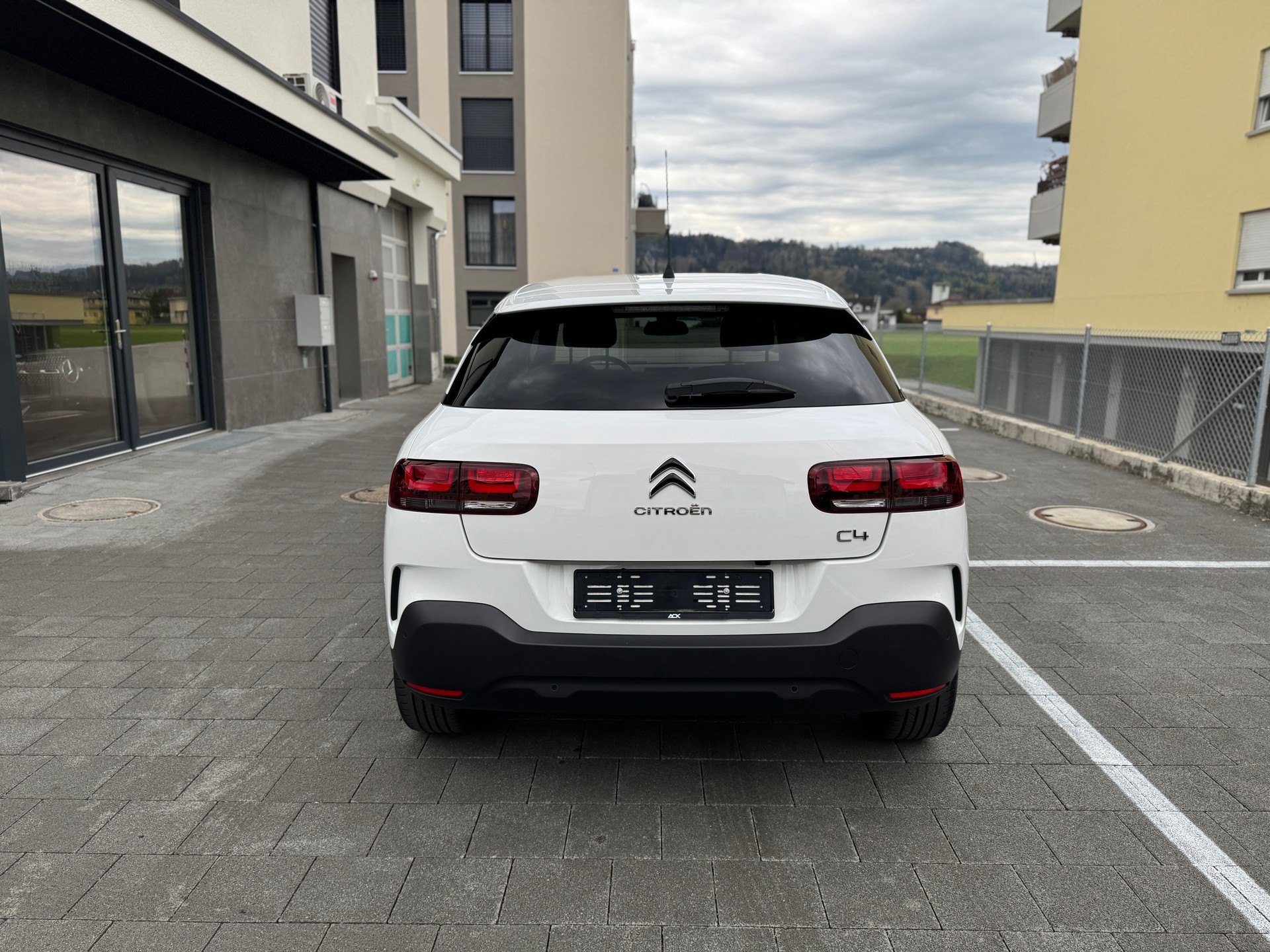 CITROEN C4 Cactus 1.2 Pure Tech Shine EAT6-image-4