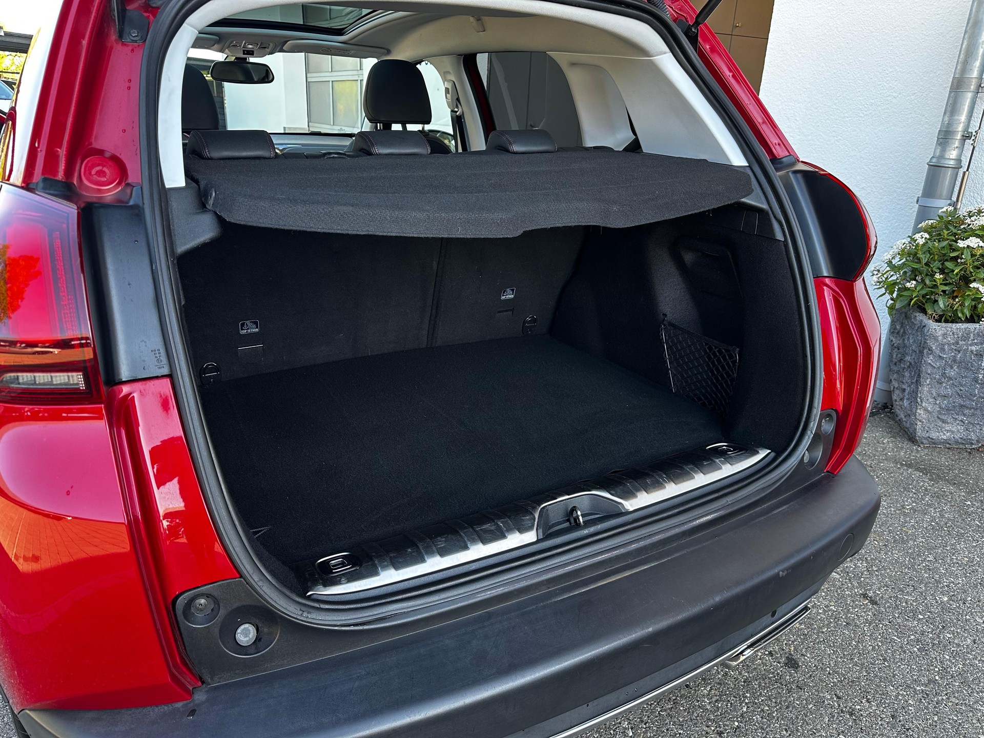 PEUGEOT 2008 1.2 PureTech 110 GT Line S/S-image-6