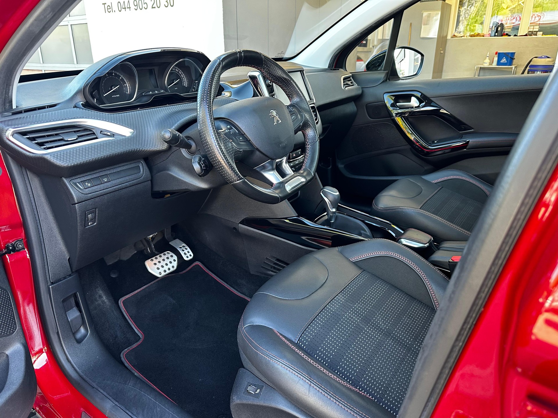 PEUGEOT 2008 1.2 PureTech 110 GT Line S/S-image-7