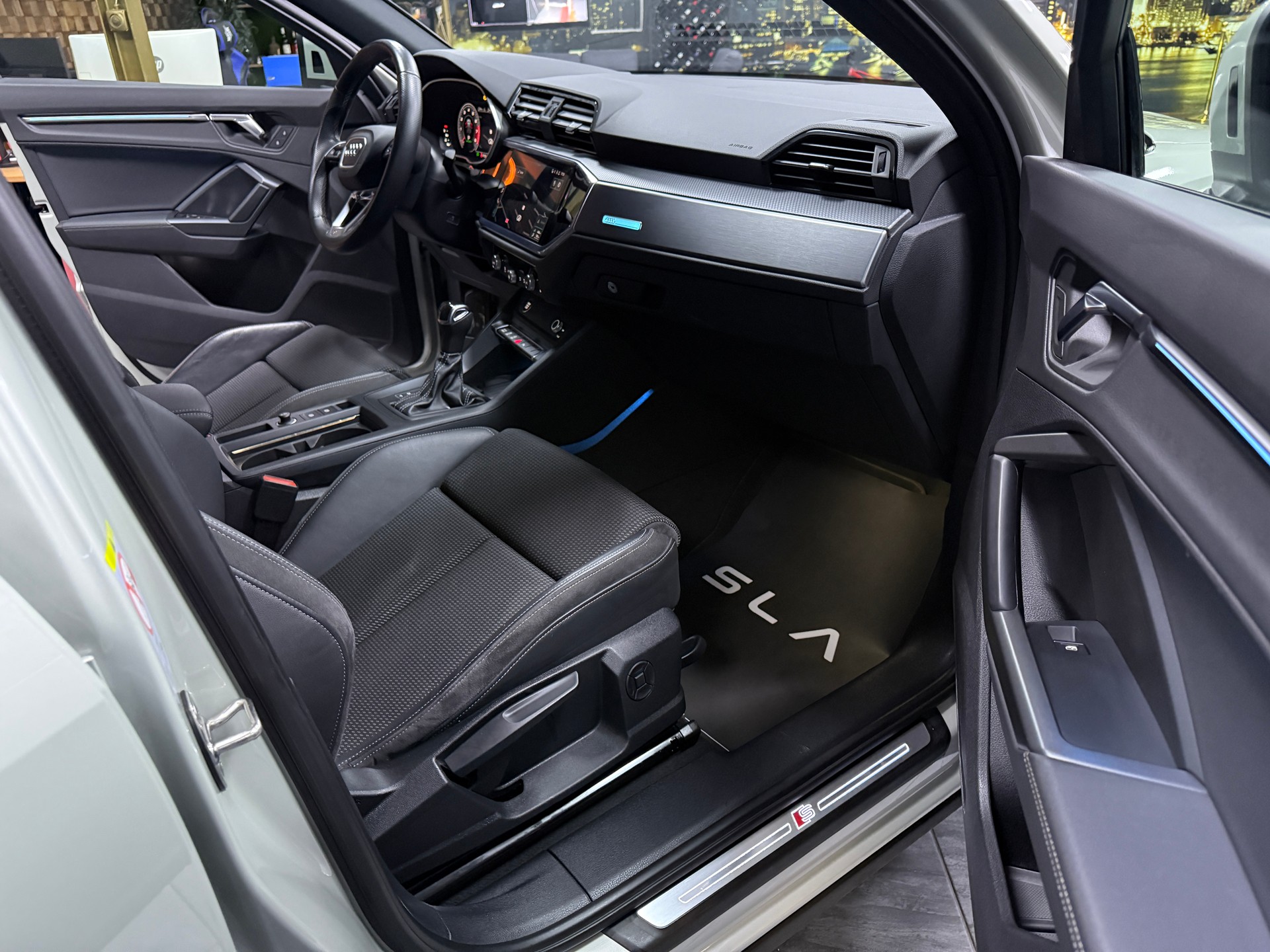 AUDI Q3 Sportback 35 TFSI S line S-tronic-image-8