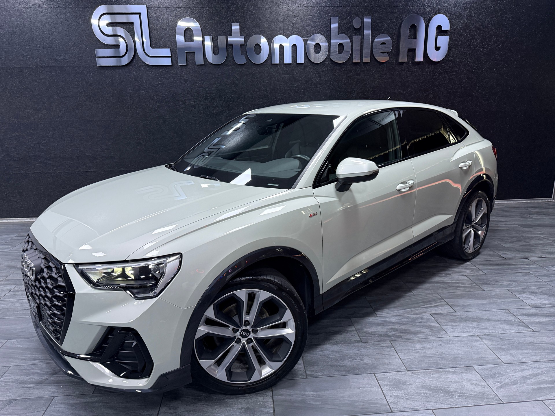 AUDI Q3 Sportback 35 TFSI S line S-tronic-showroom-element-1