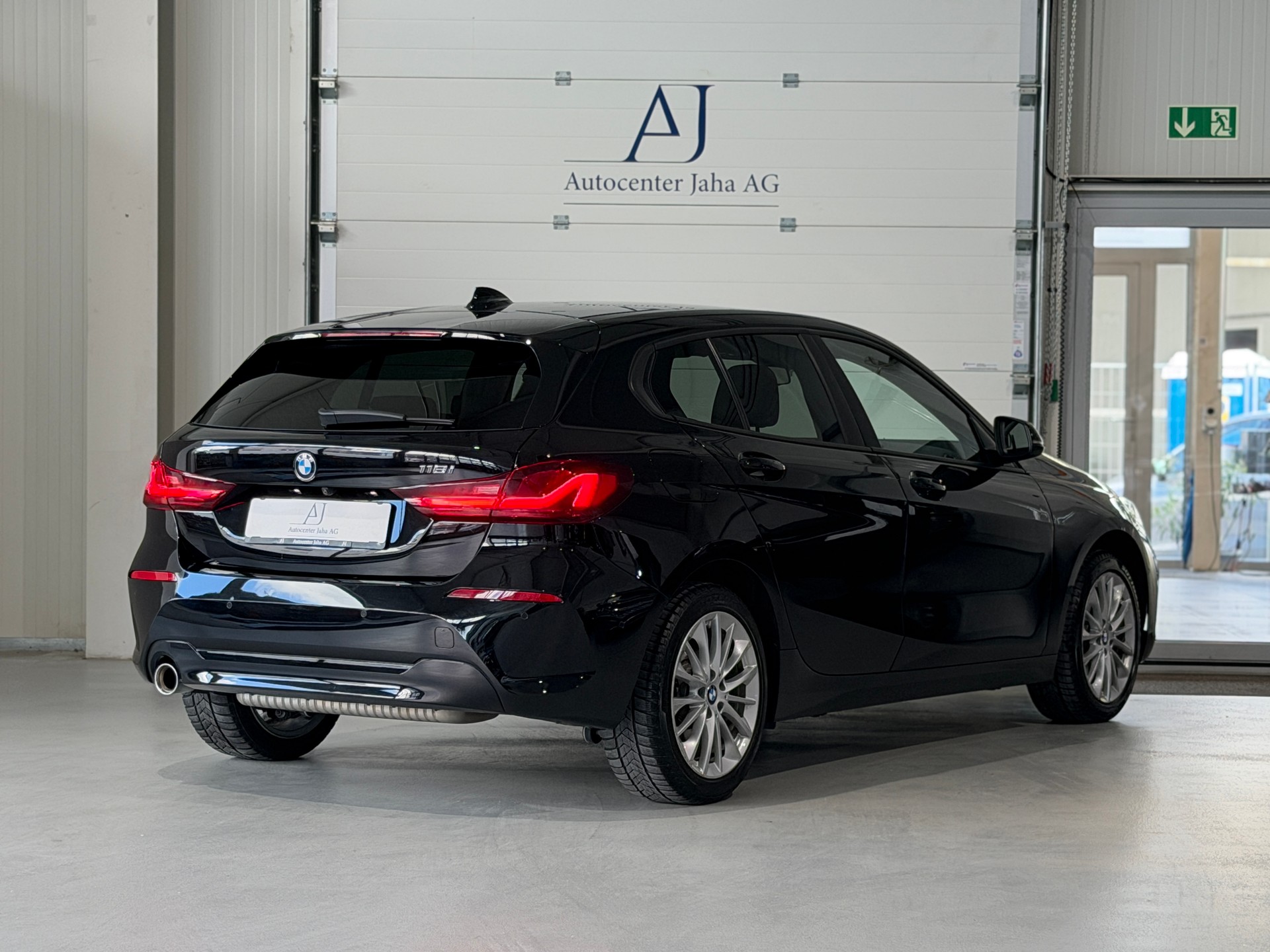 BMW 118i Steptronic (CH) inkl. BMW Vollgarantie-image-6