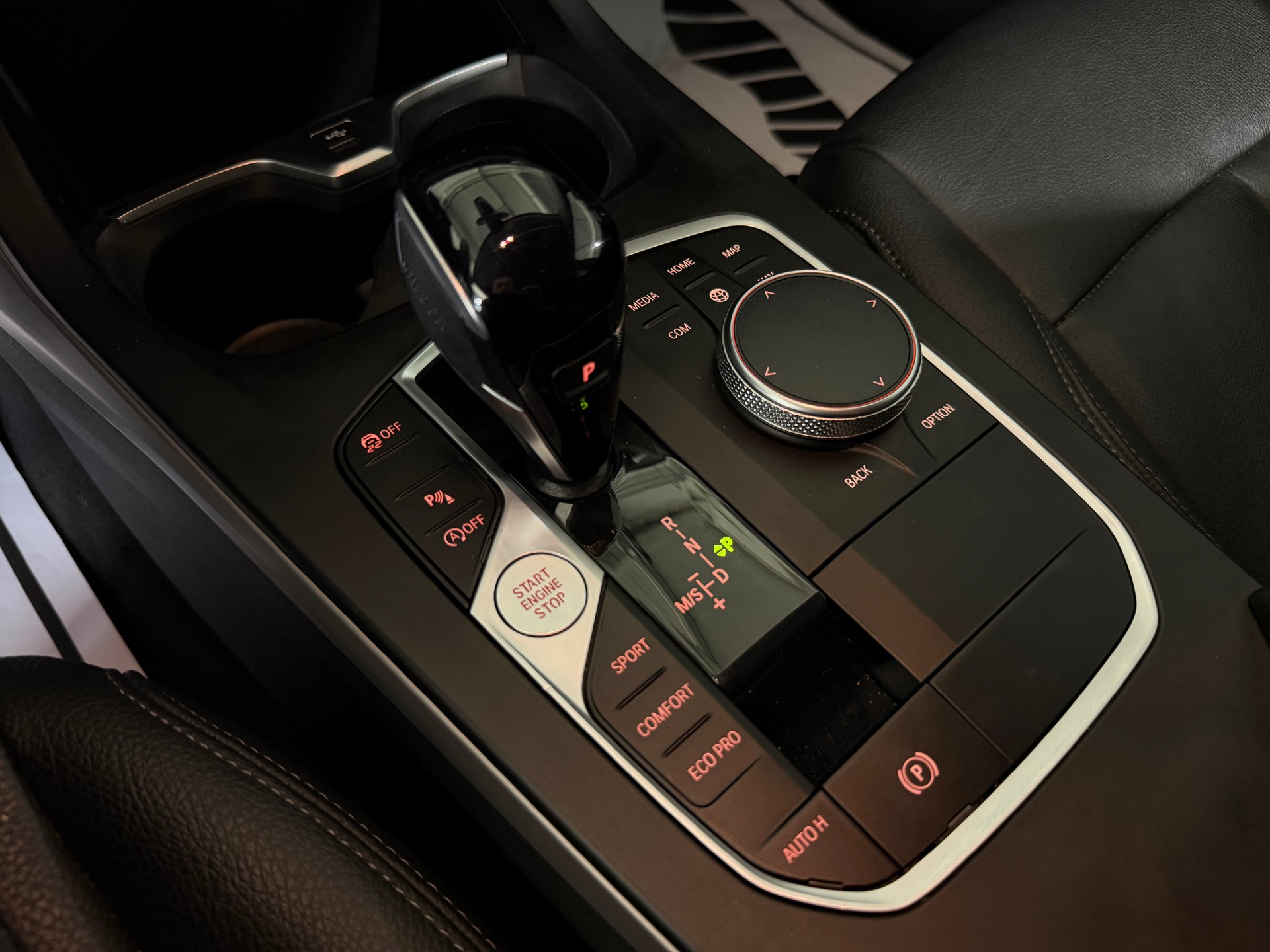 BMW 118i Steptronic (CH) inkl. BMW Vollgarantie-image-14