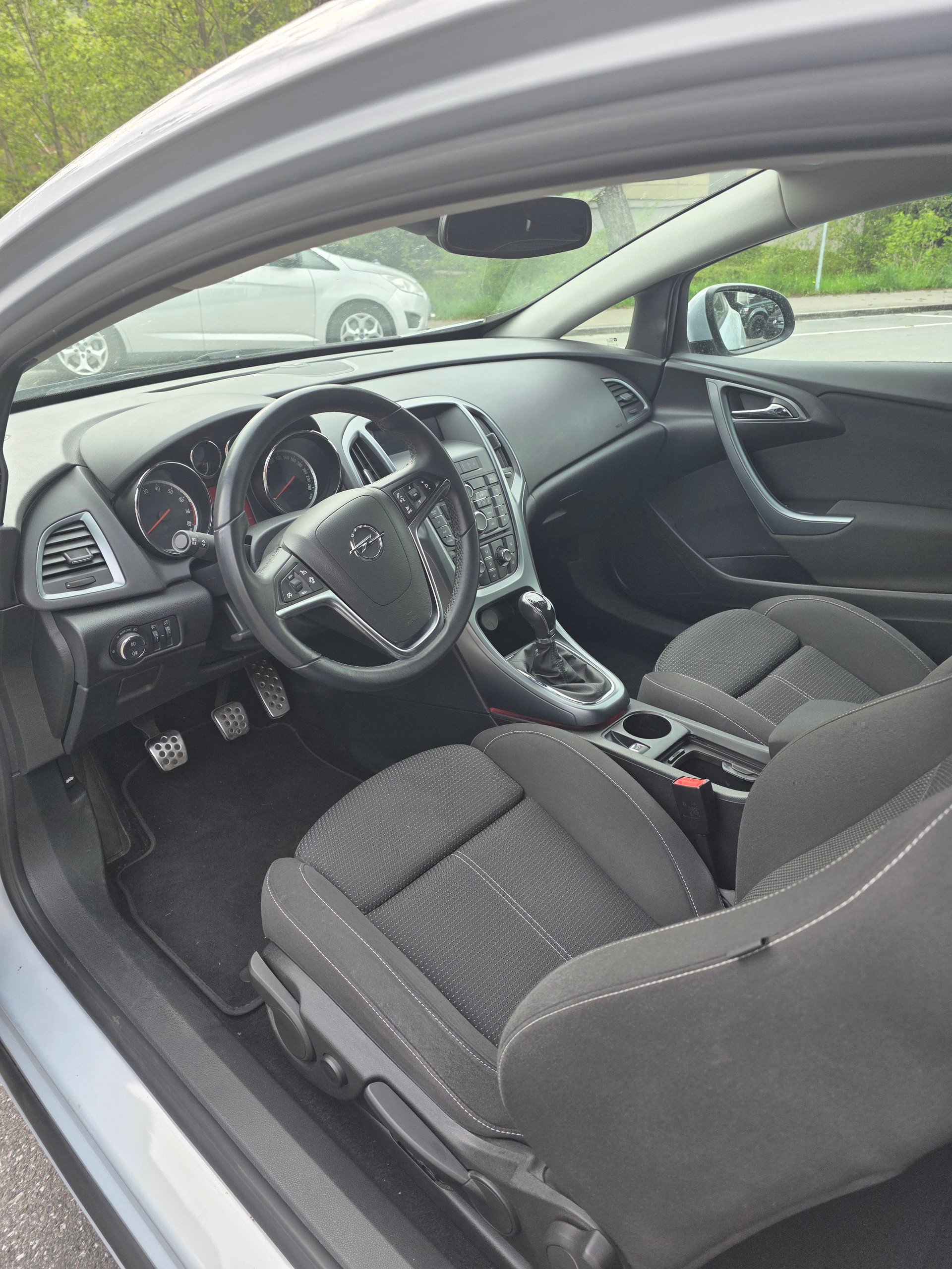OPEL Astra GTC 1.4i 16V Turbo Enjoy / Frisch ab MFK-image-8