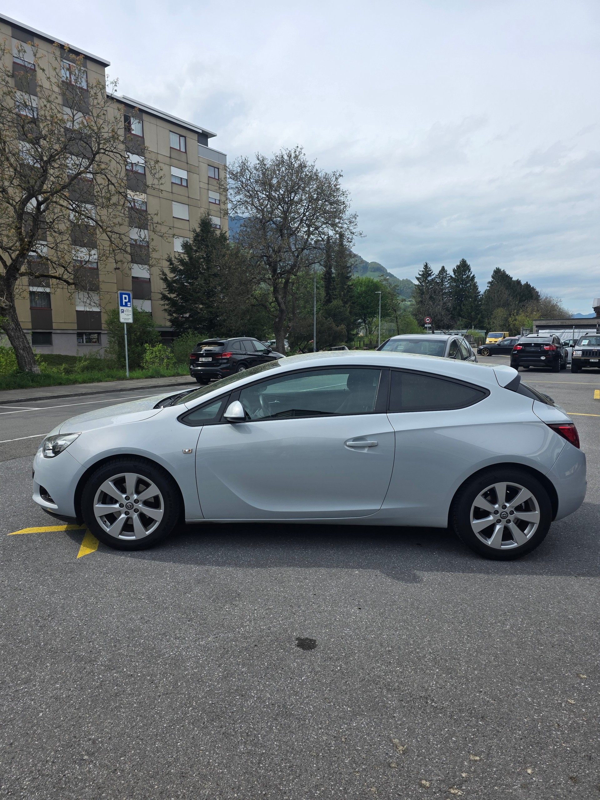OPEL Astra GTC 1.4i 16V Turbo Enjoy / Frisch ab MFK-image-1