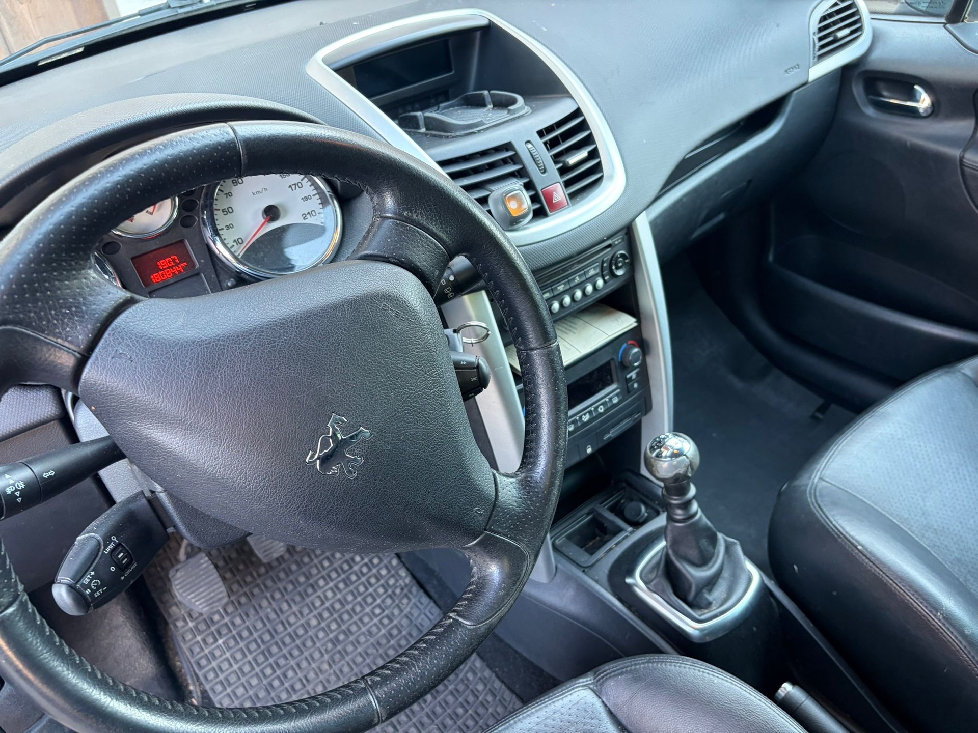 PEUGEOT 207 SW 1.6 HDI Sport-image-7