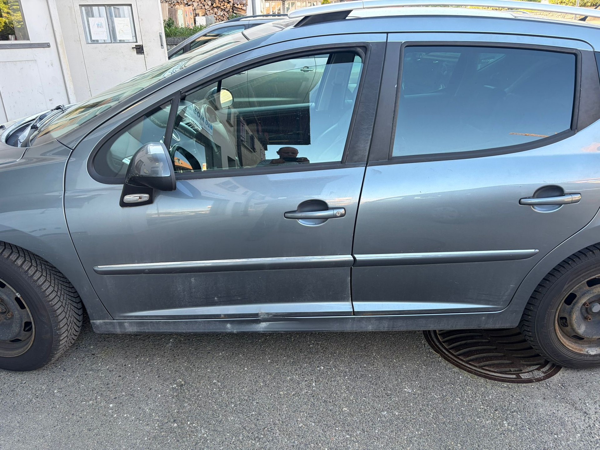 PEUGEOT 207 SW 1.6 HDI Sport-image-2