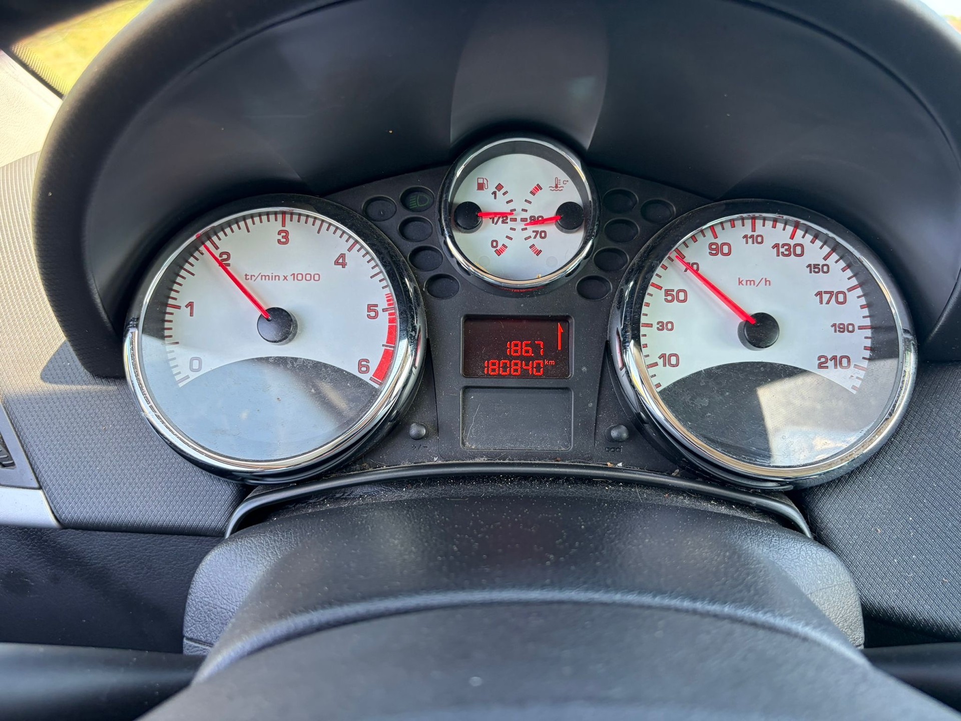 PEUGEOT 207 SW 1.6 HDI Sport-image-9