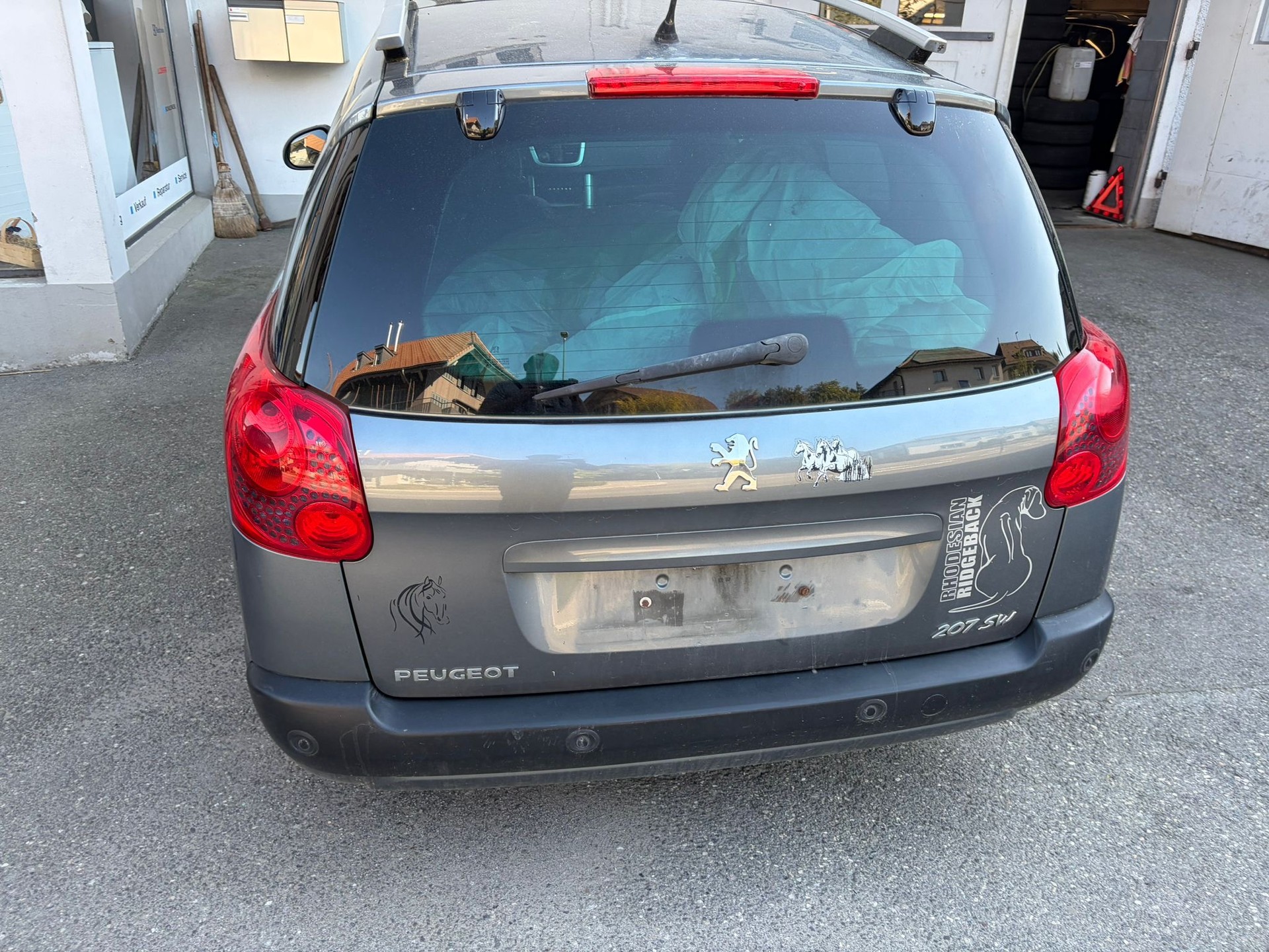 PEUGEOT 207 SW 1.6 HDI Sport-image-8