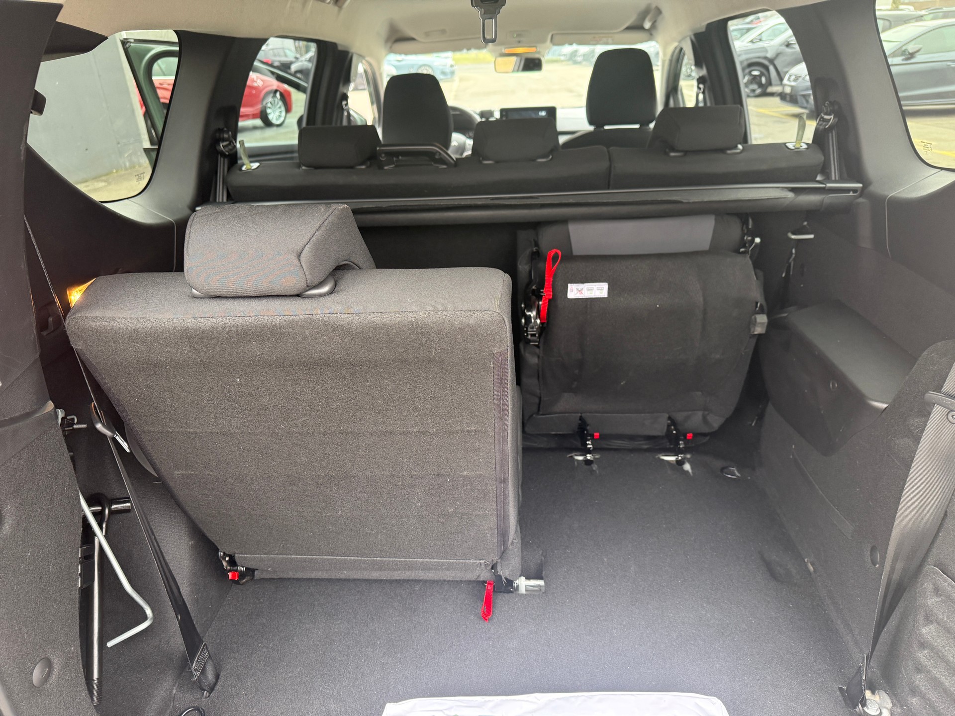 DACIA Jogger TCe 110 Extreme-image-17