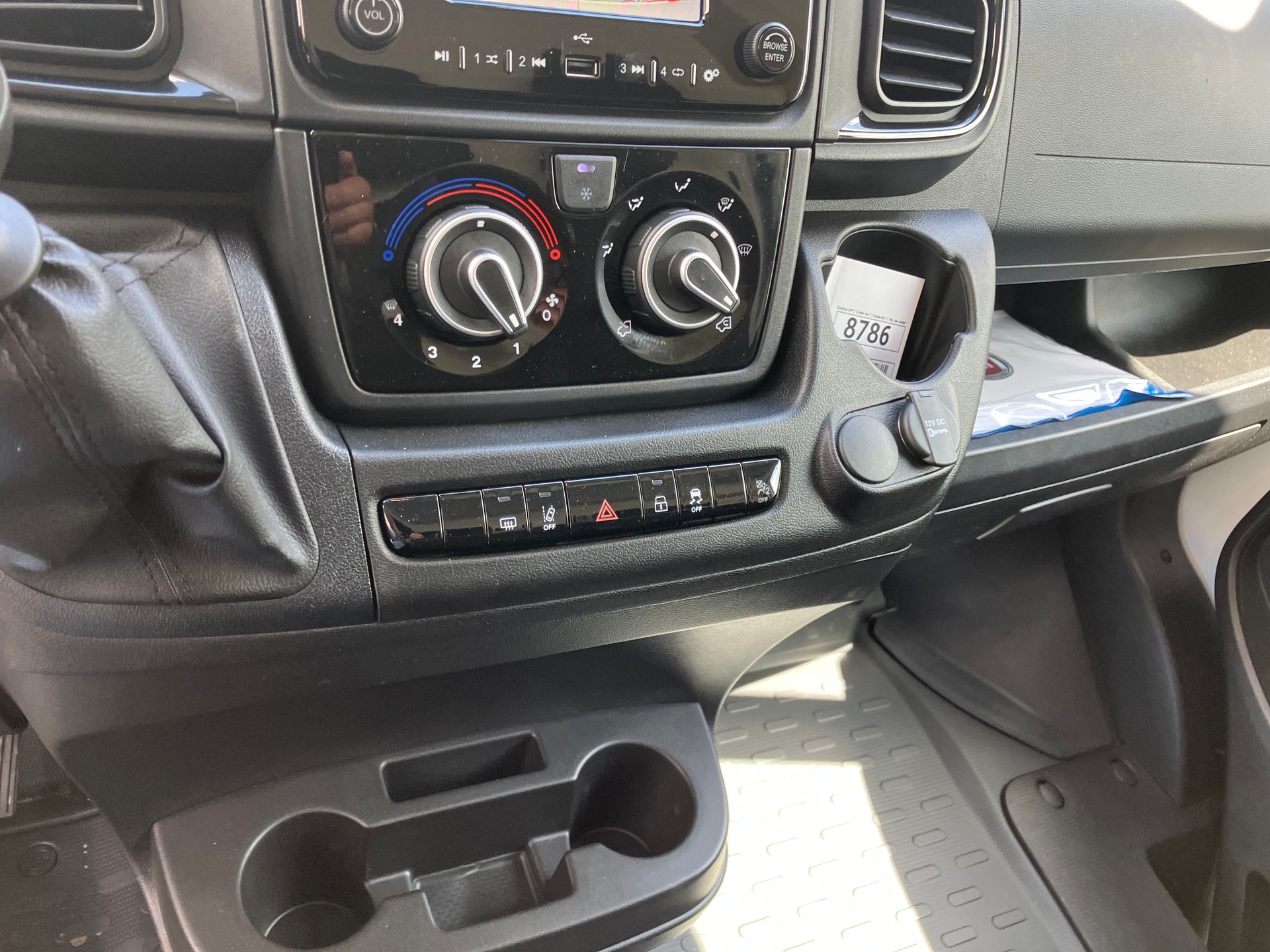 FIAT Ducato 35 L2H1 Swiss Edition-image-12