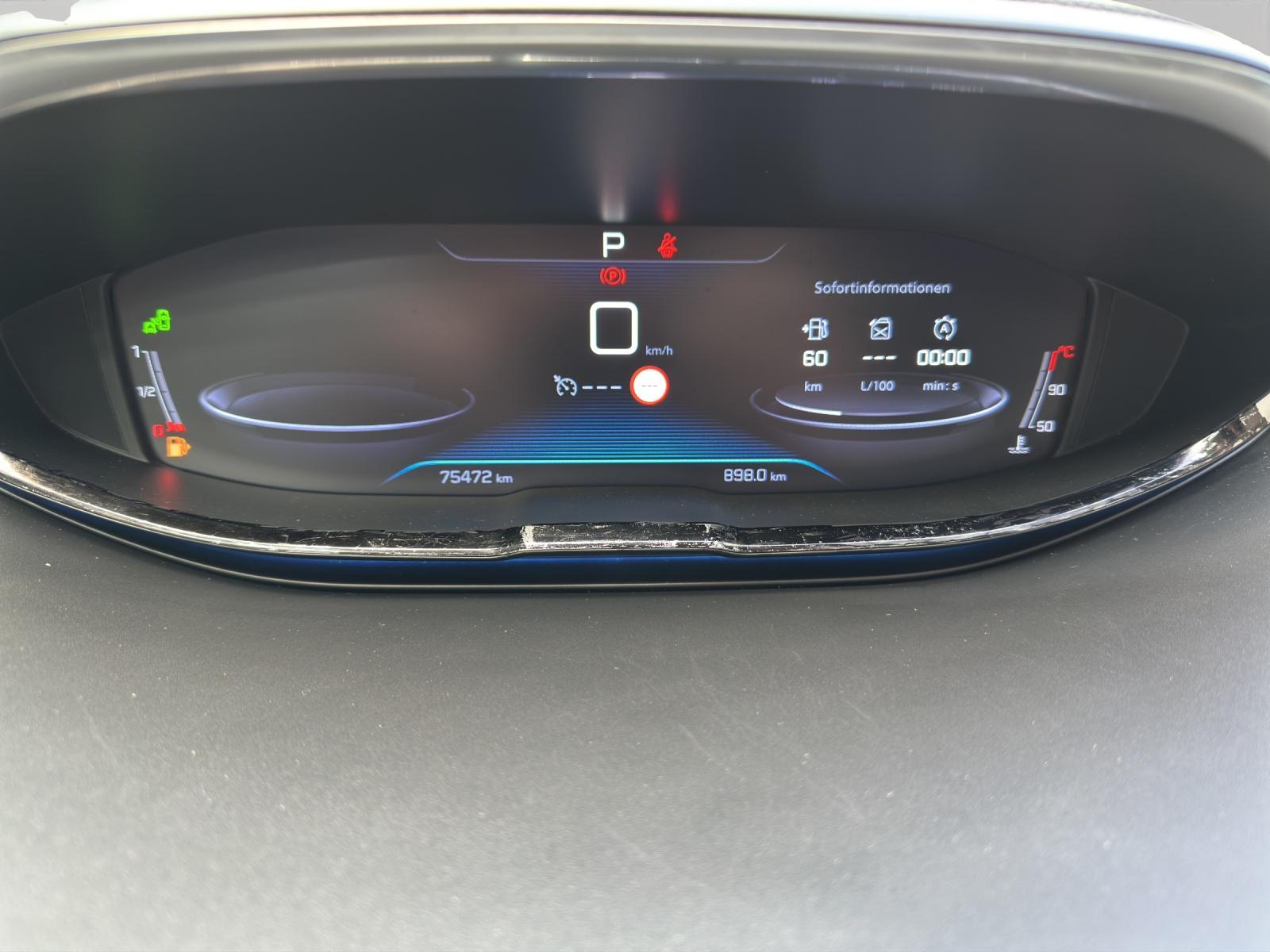 PEUGEOT 3008 1.6 BlueHDi Allure-image-13