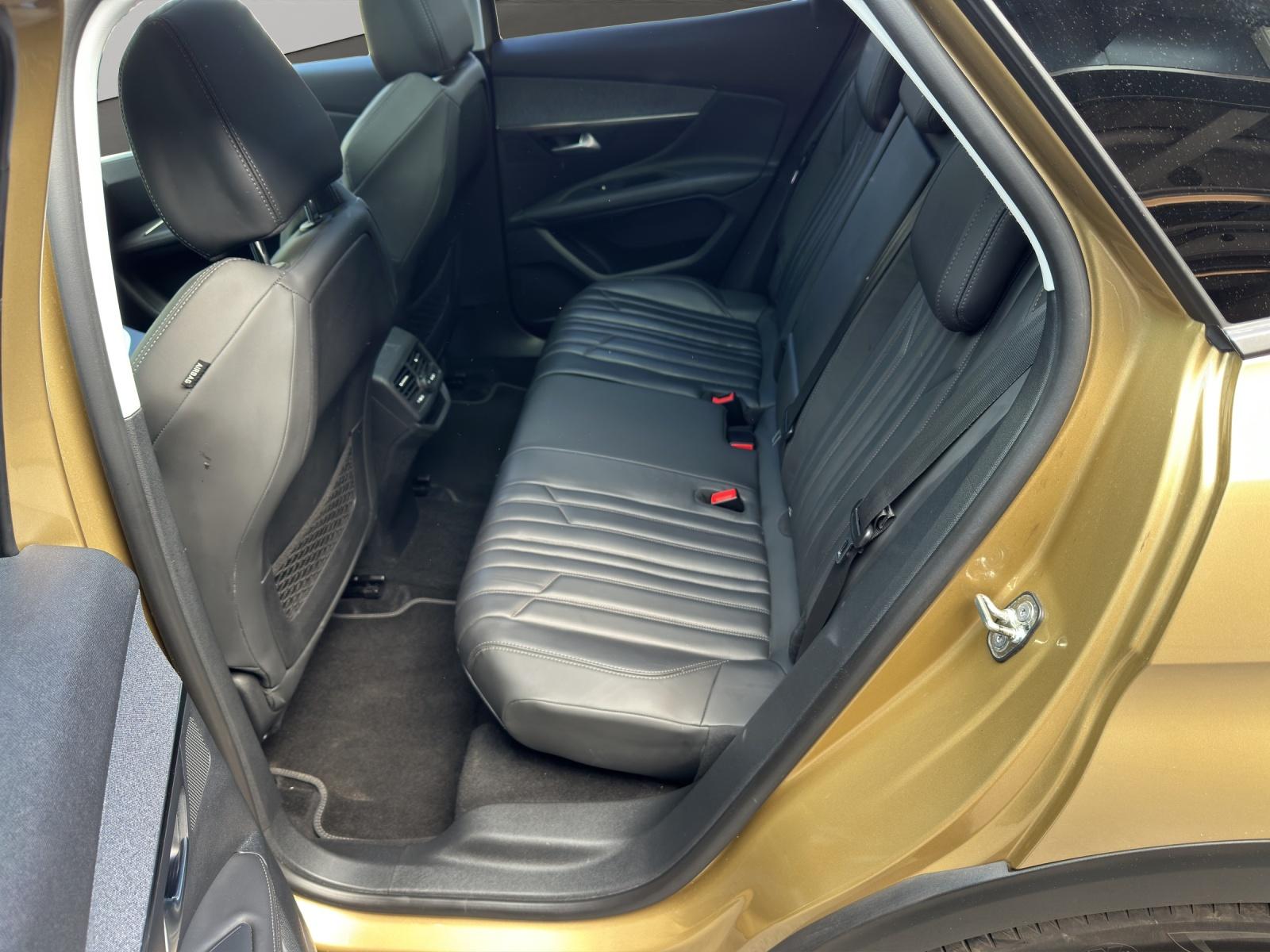 PEUGEOT 3008 1.6 BlueHDi Allure-image-9