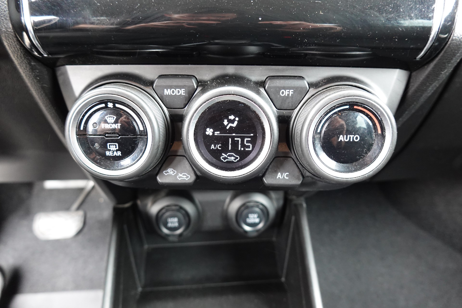 SUZUKI Swift 1.0 12V Compact Top Automatic - "CH Auto * Keyless * GPS * Caméra * Apple Car Play * Temp. Adapt"-image-16
