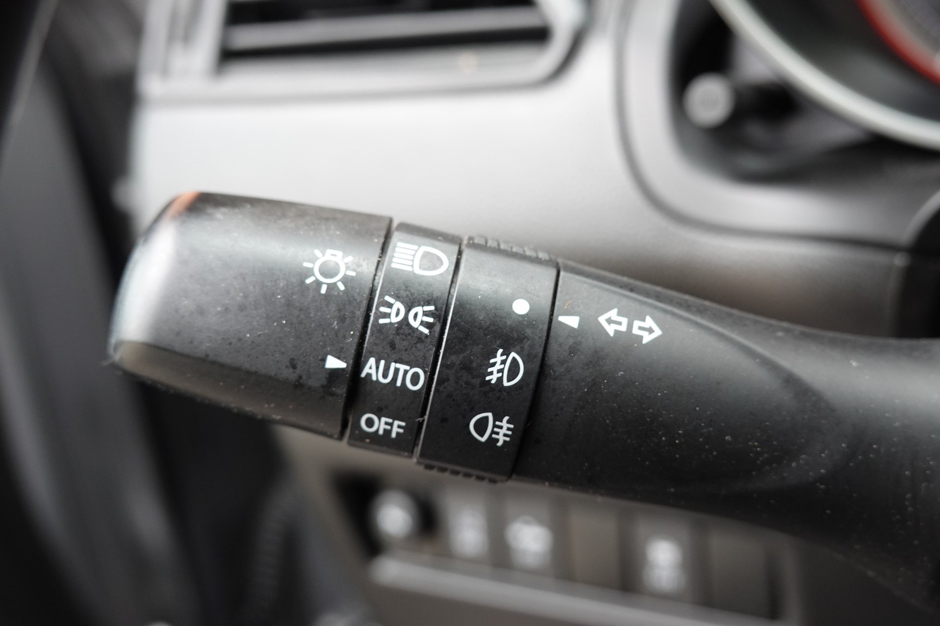 SUZUKI Swift 1.0 12V Compact Top Automatic - "CH Auto * Keyless * GPS * Caméra * Apple Car Play * Temp. Adapt"-image-13