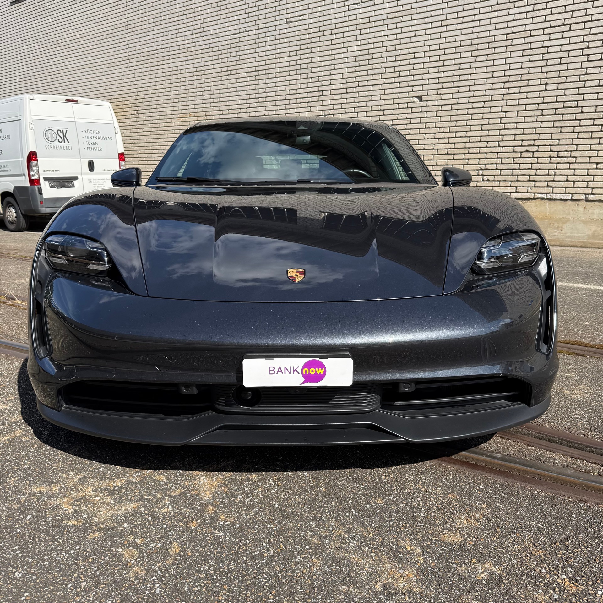 PORSCHE Taycan 4S Performance Batterie Plus Swiss-showroom-element-1