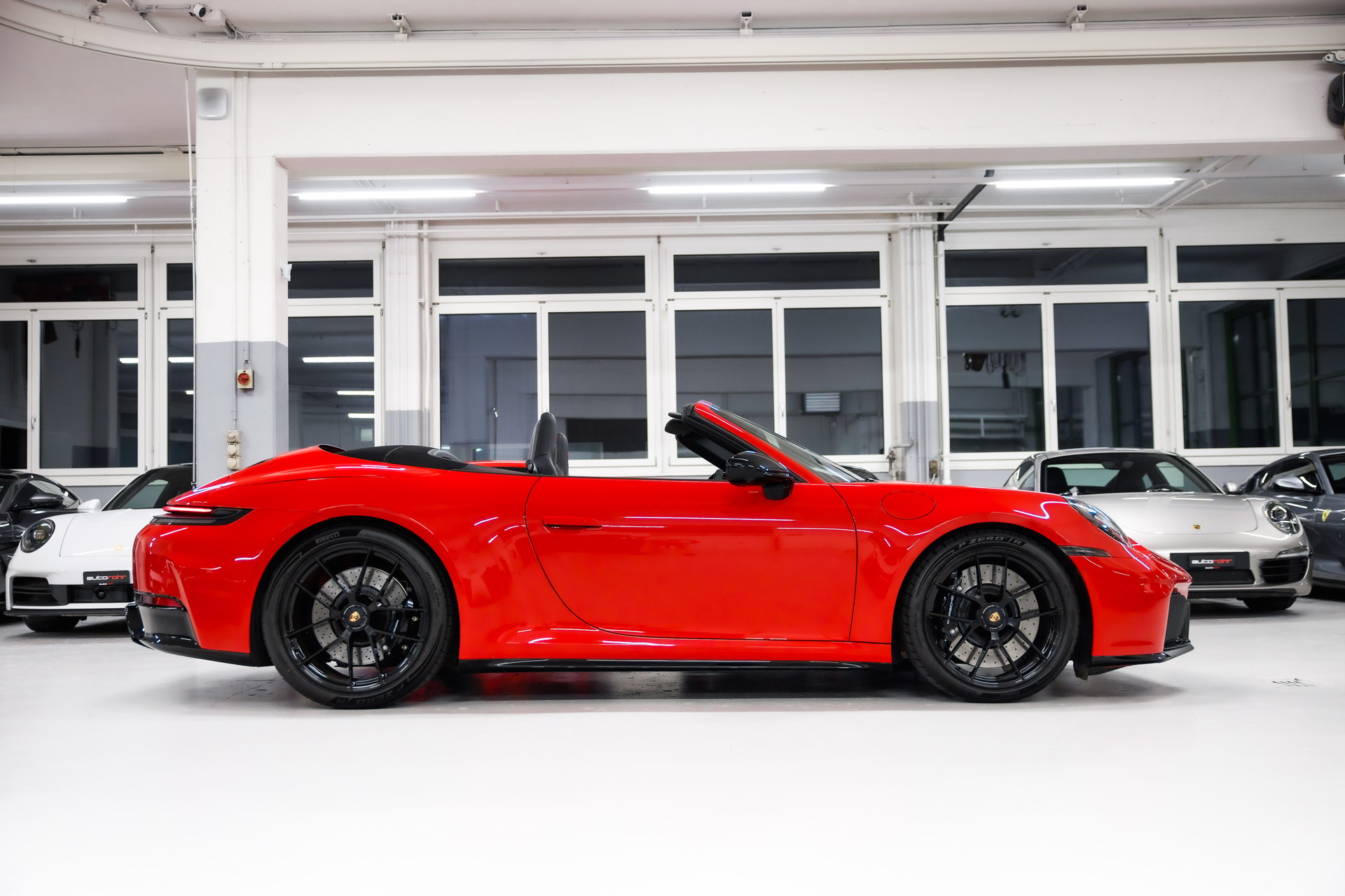 PORSCHE 911 Carrera 4 Cabriolet GTS PDK-showroom-element-3