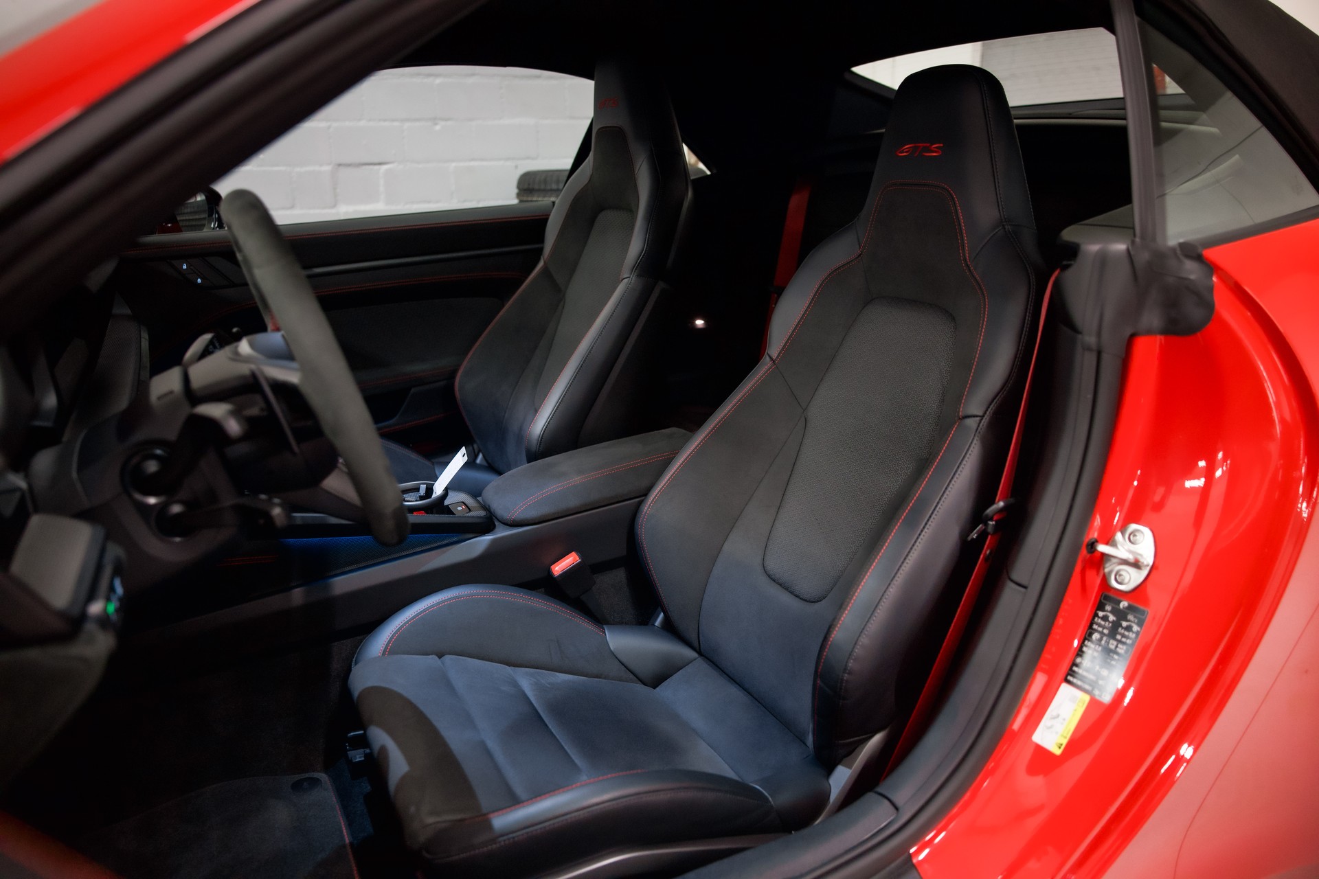 PORSCHE 911 Carrera 4 Cabriolet GTS PDK-image-19