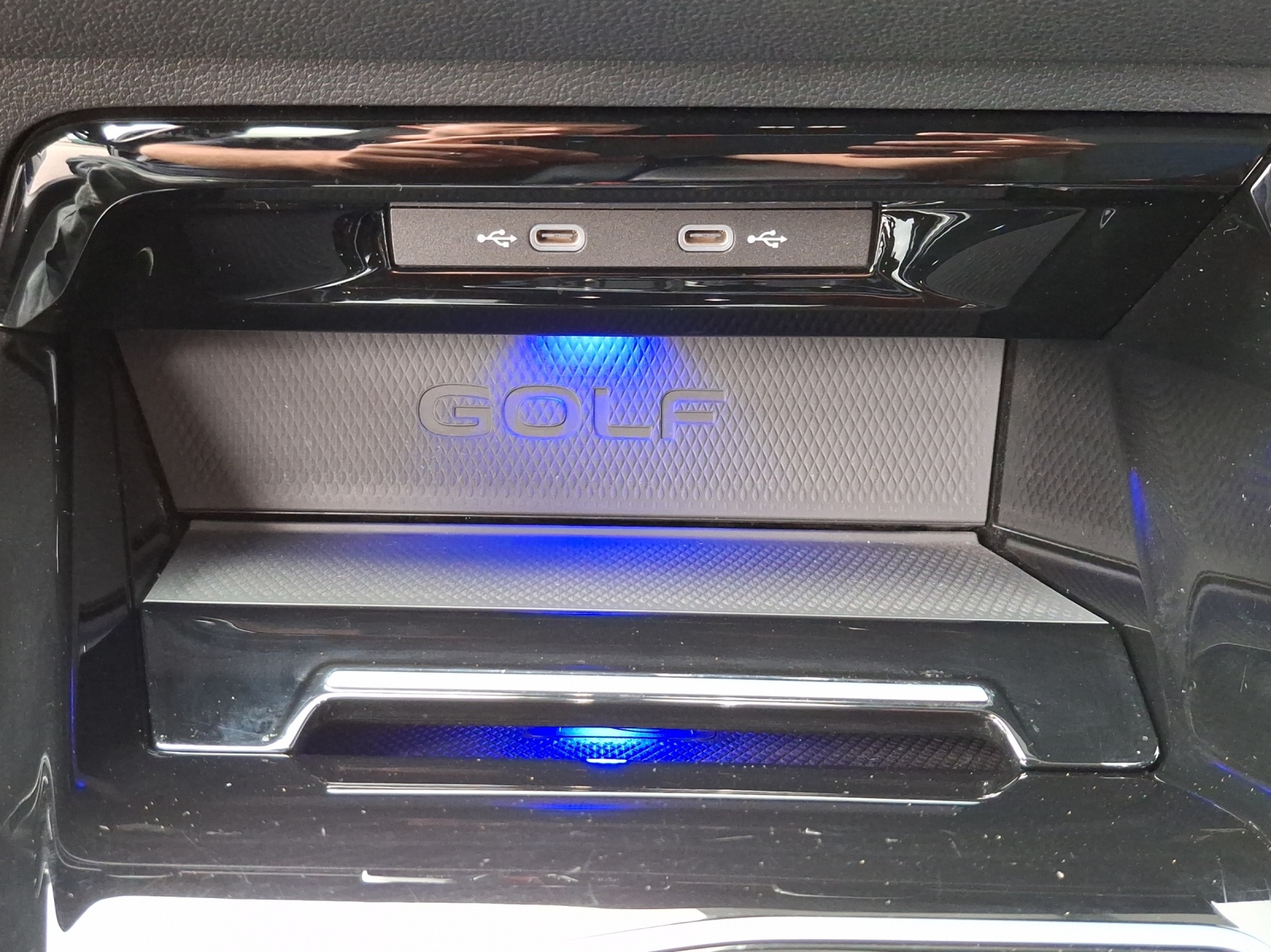 VW Golf 2.0 TSI R DSG 4Motion-image-15