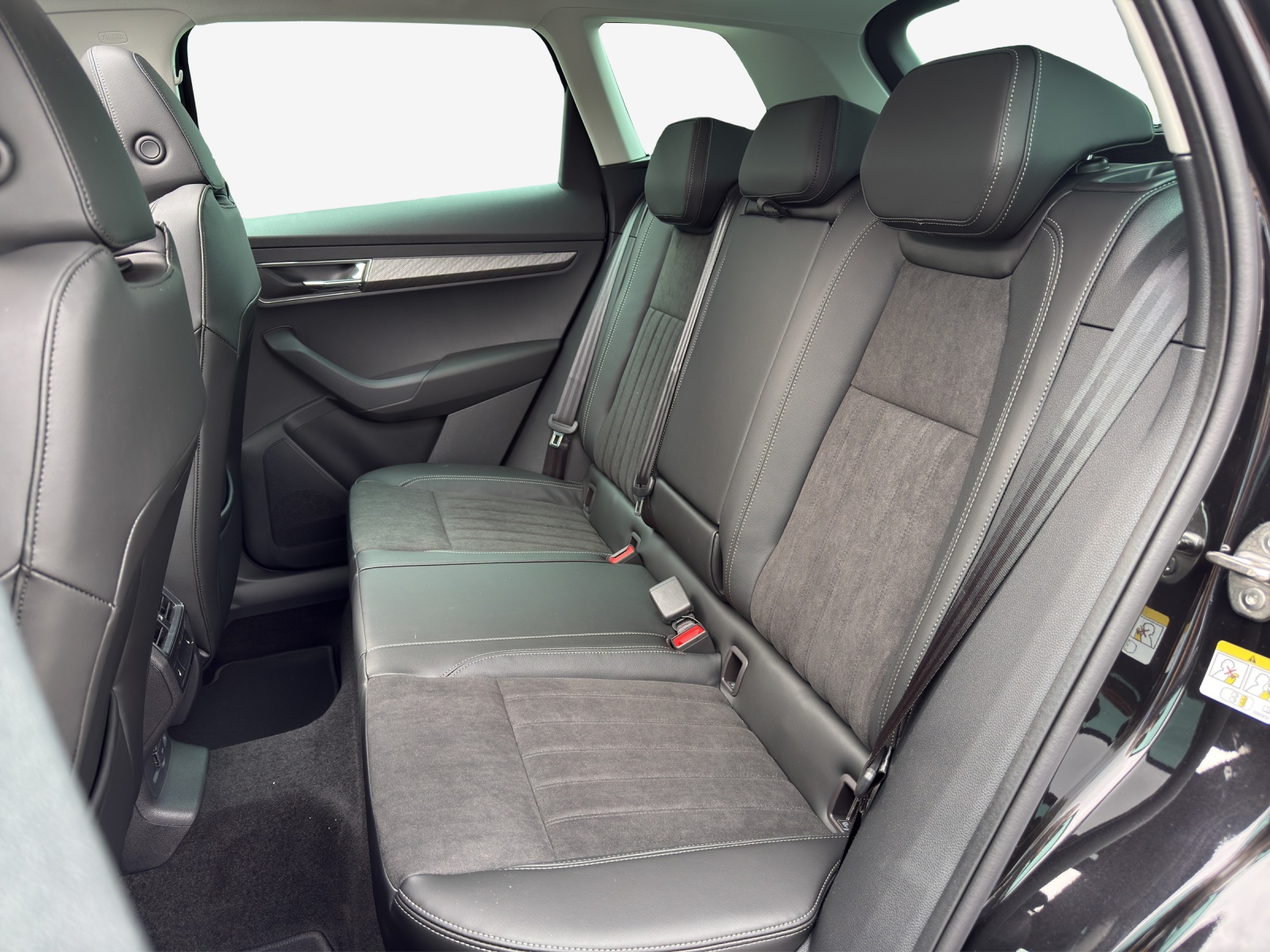 SKODA Karoq 2.0 TDI CR Dynamic 4x4 DSG-image-11