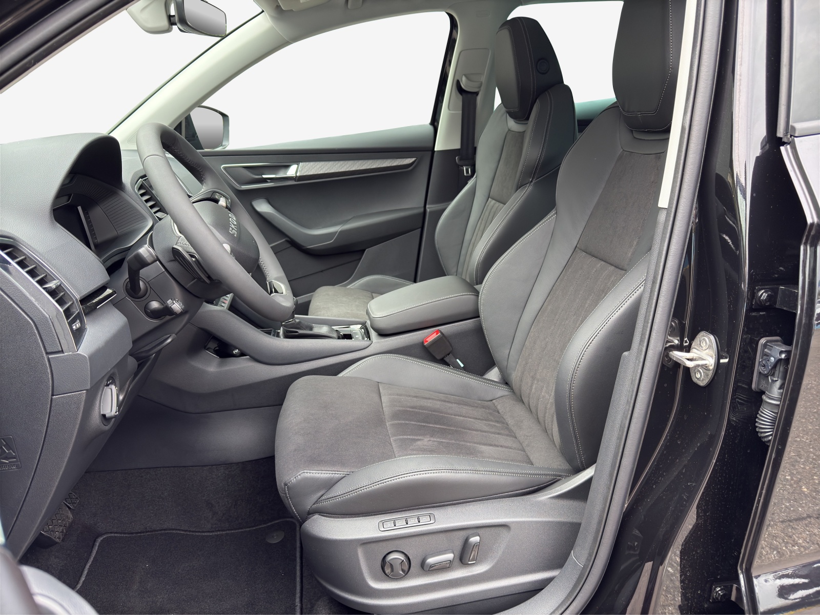 SKODA Karoq 2.0 TDI CR Dynamic 4x4 DSG-image-7