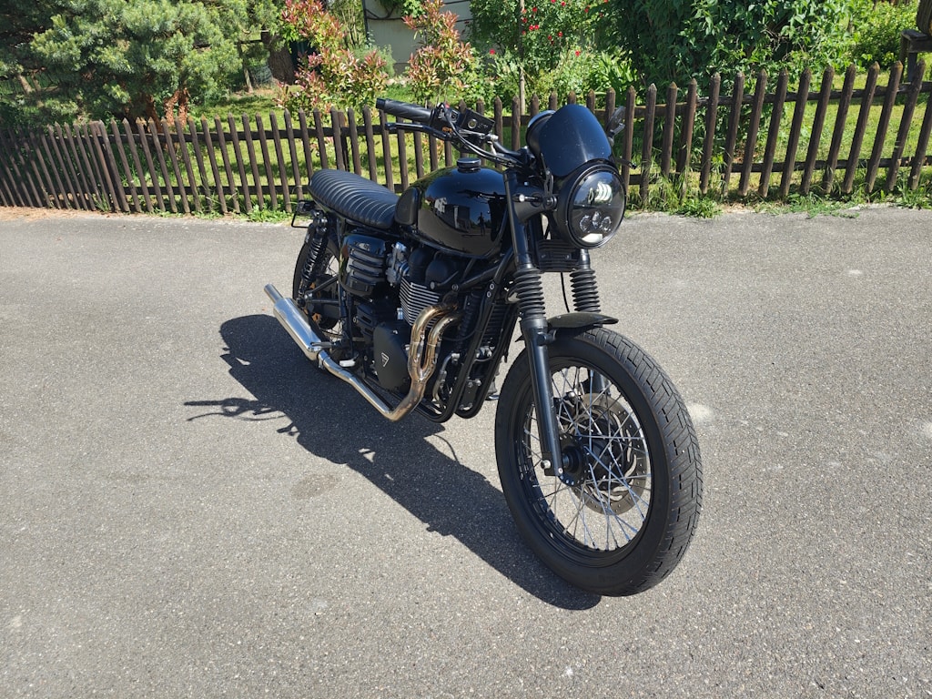 TRIUMPH Bonneville 900 T100-image-1