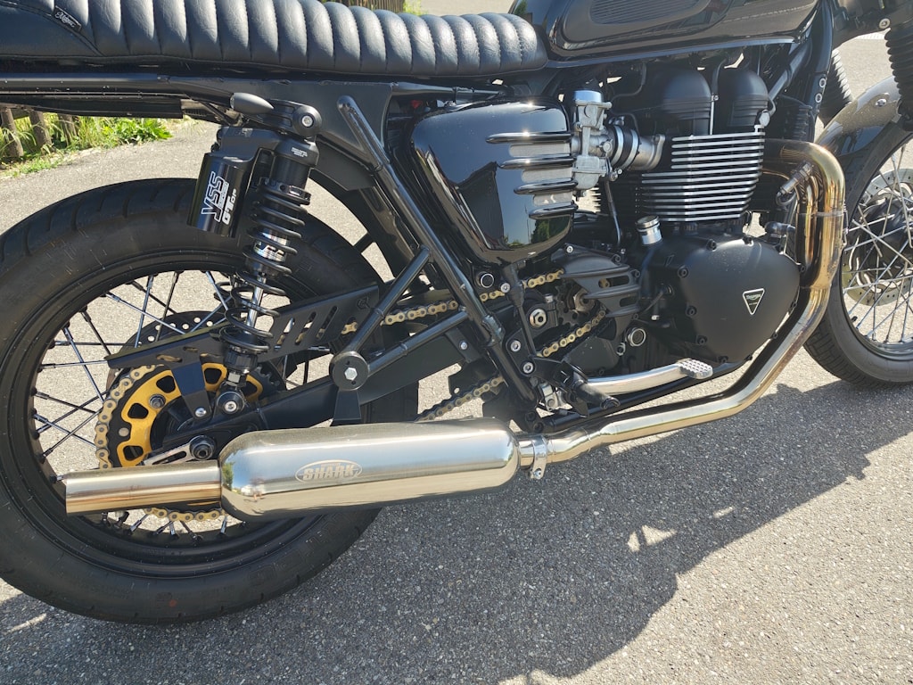 TRIUMPH Bonneville 900 T100-image-2