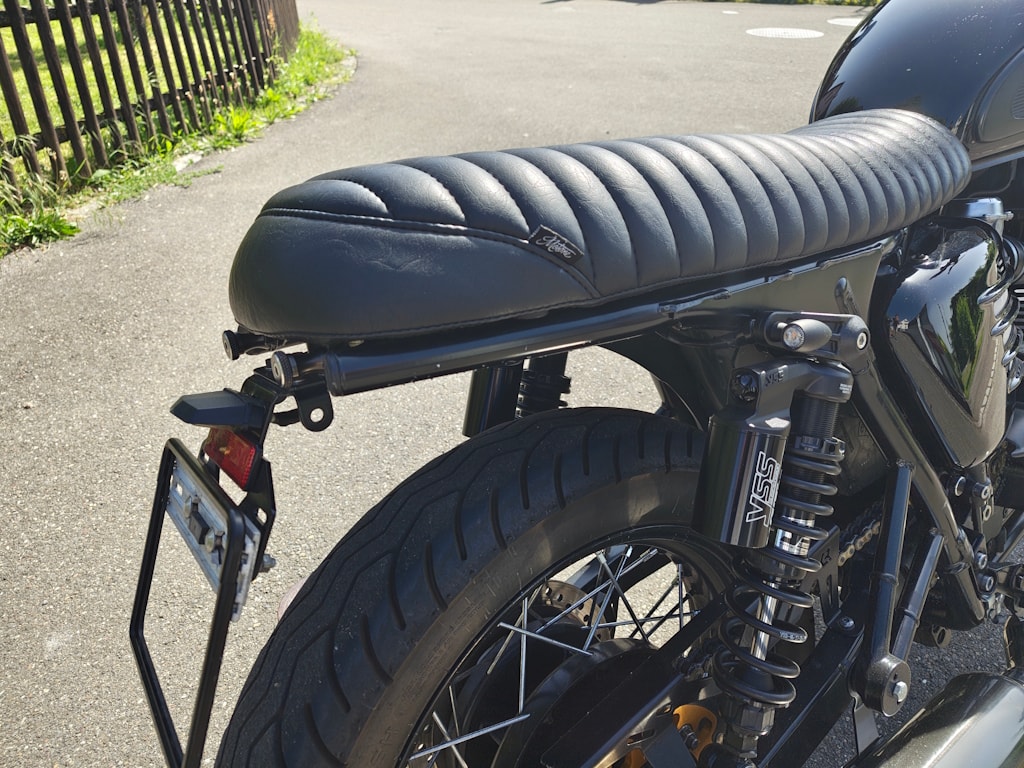 TRIUMPH Bonneville 900 T100-image-5