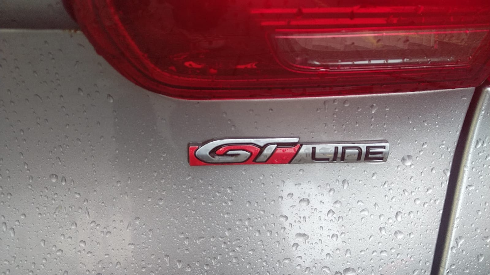 PEUGEOT 2008 1.2 PureTech GT Line-image-5