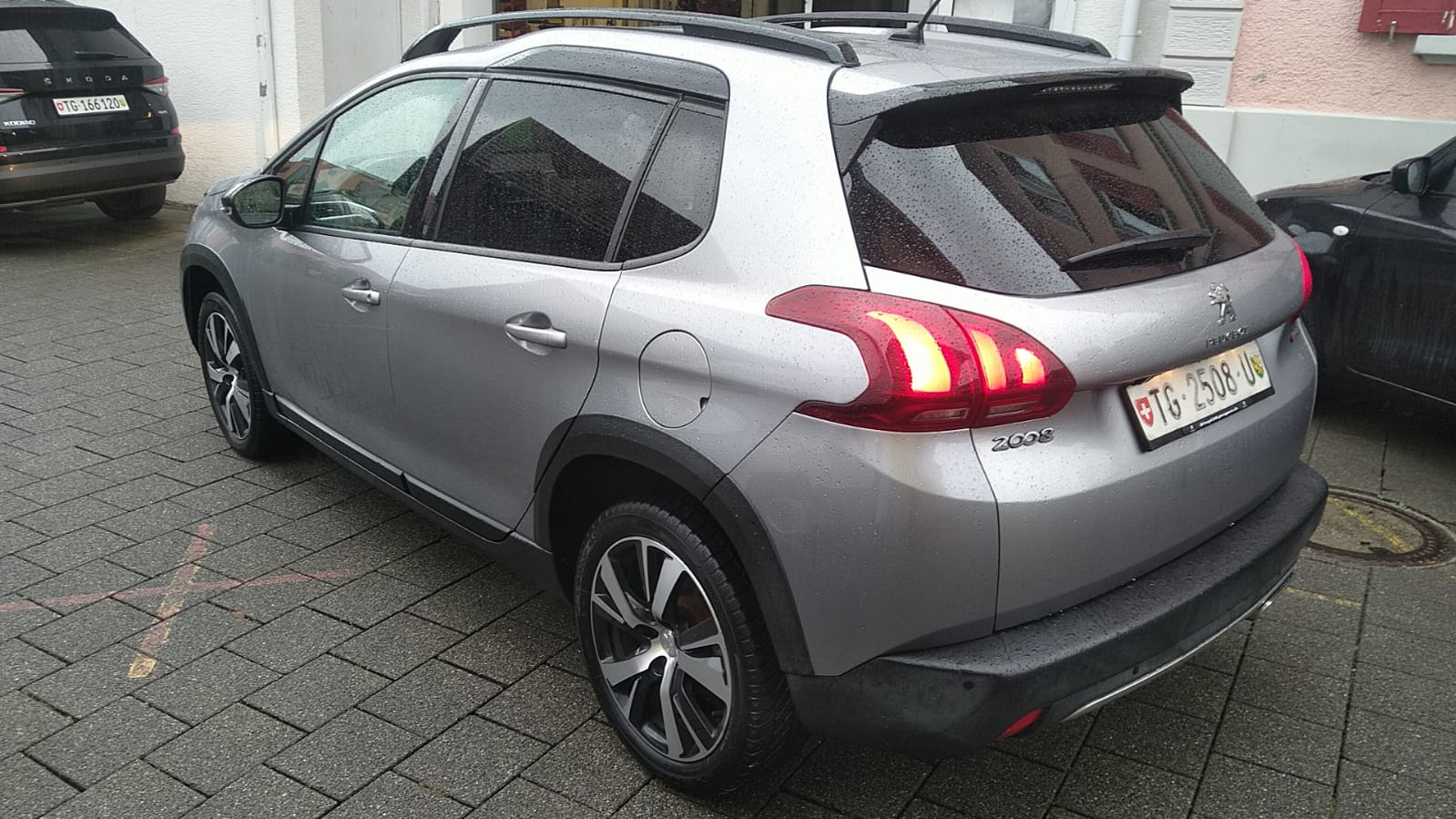 PEUGEOT 2008 1.2 PureTech GT Line-image-6