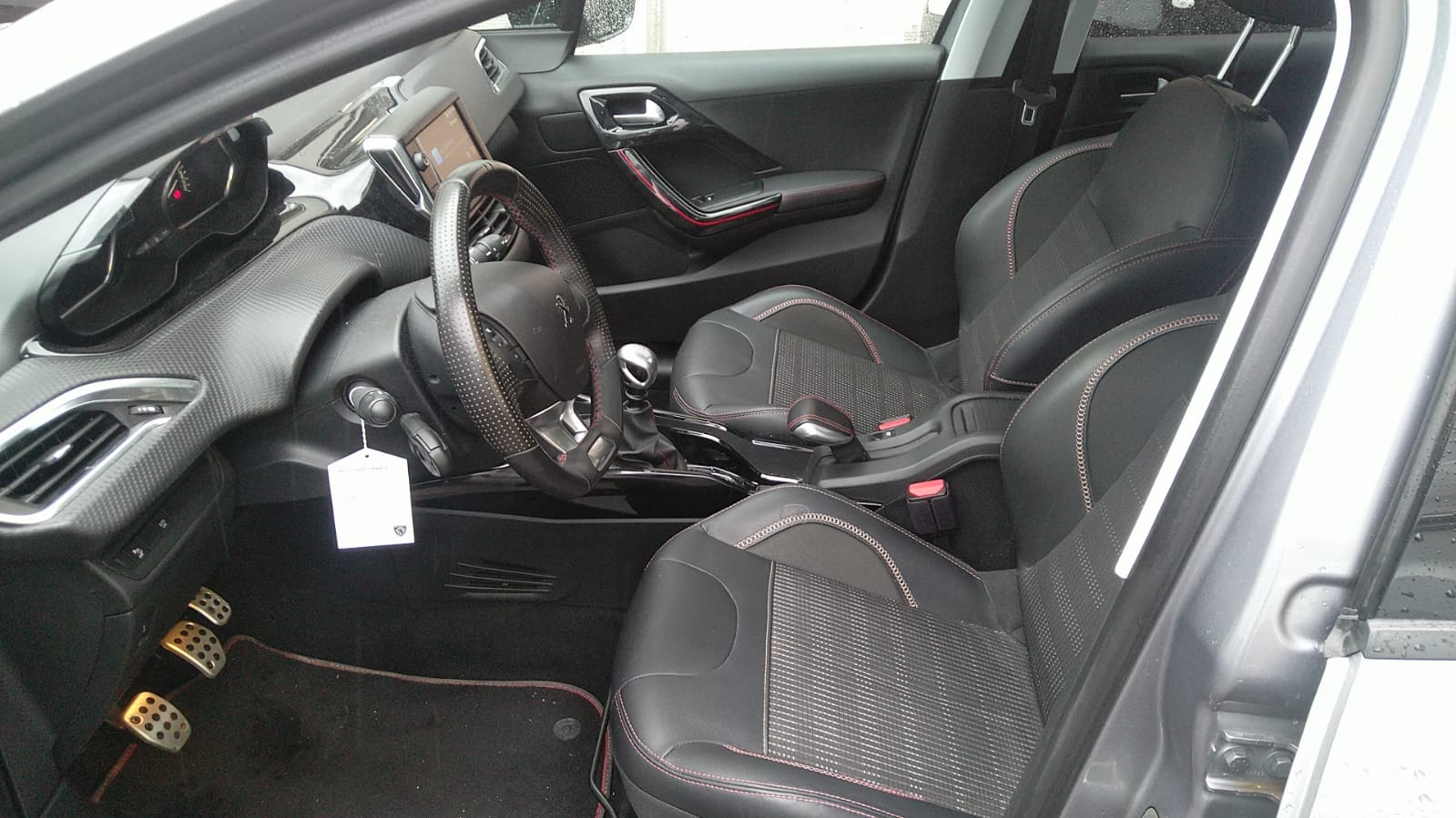 PEUGEOT 2008 1.2 PureTech GT Line-image-7