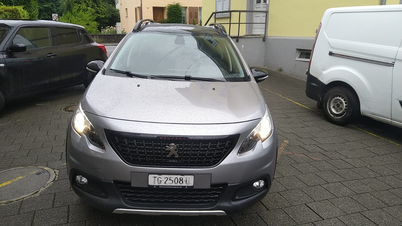 PEUGEOT 2008 1.2 PureTech GT Line-image-1