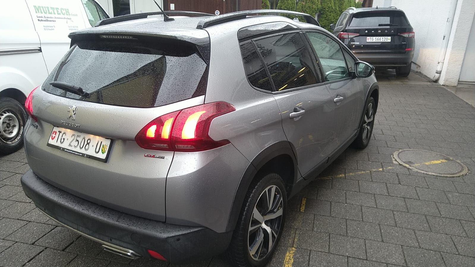 PEUGEOT 2008 1.2 PureTech GT Line-image-3