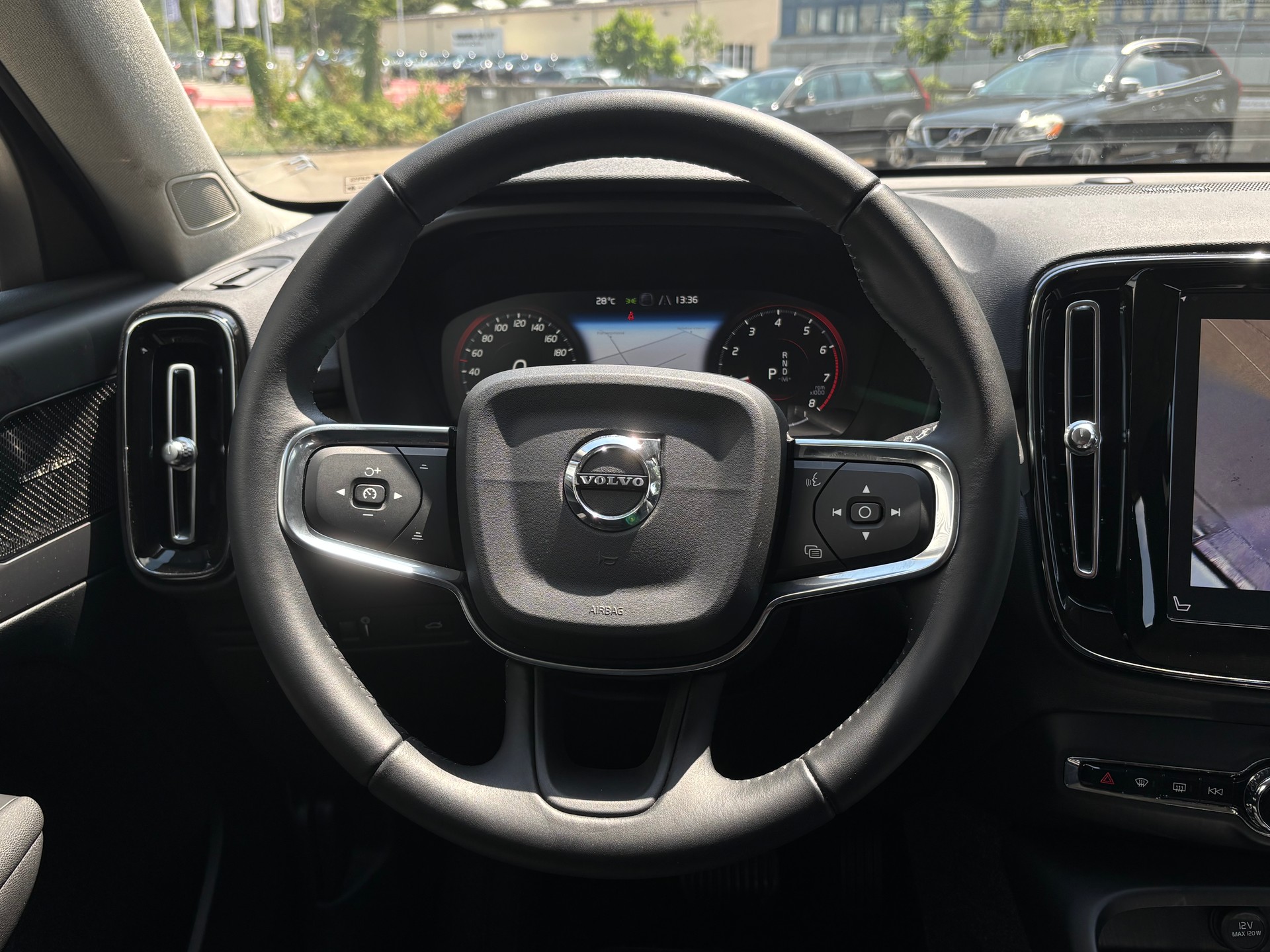 VOLVO XC40 2.0 T4 Inscription AWD-image-18