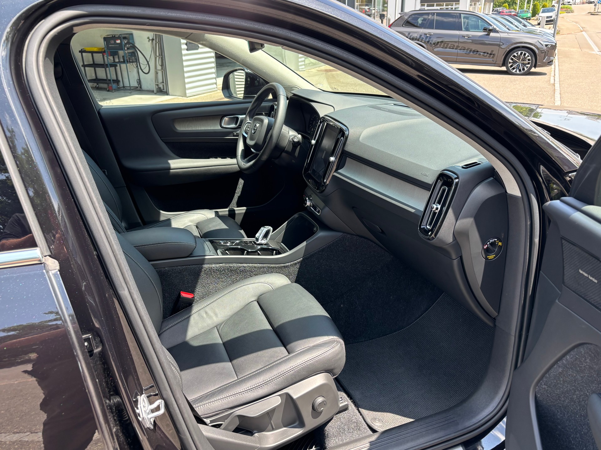 VOLVO XC40 2.0 T4 Inscription AWD-image-6