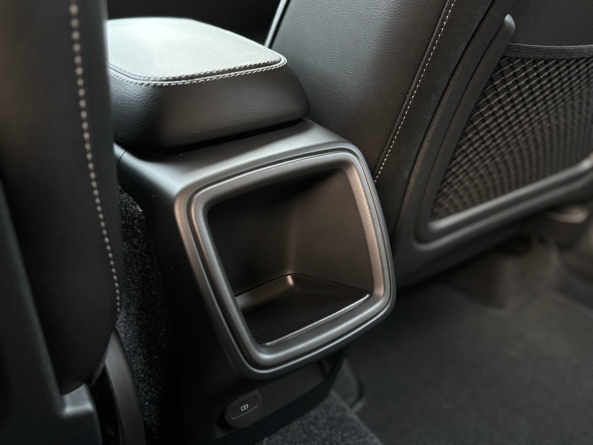 VOLVO XC40 2.0 T4 Inscription AWD-image-12