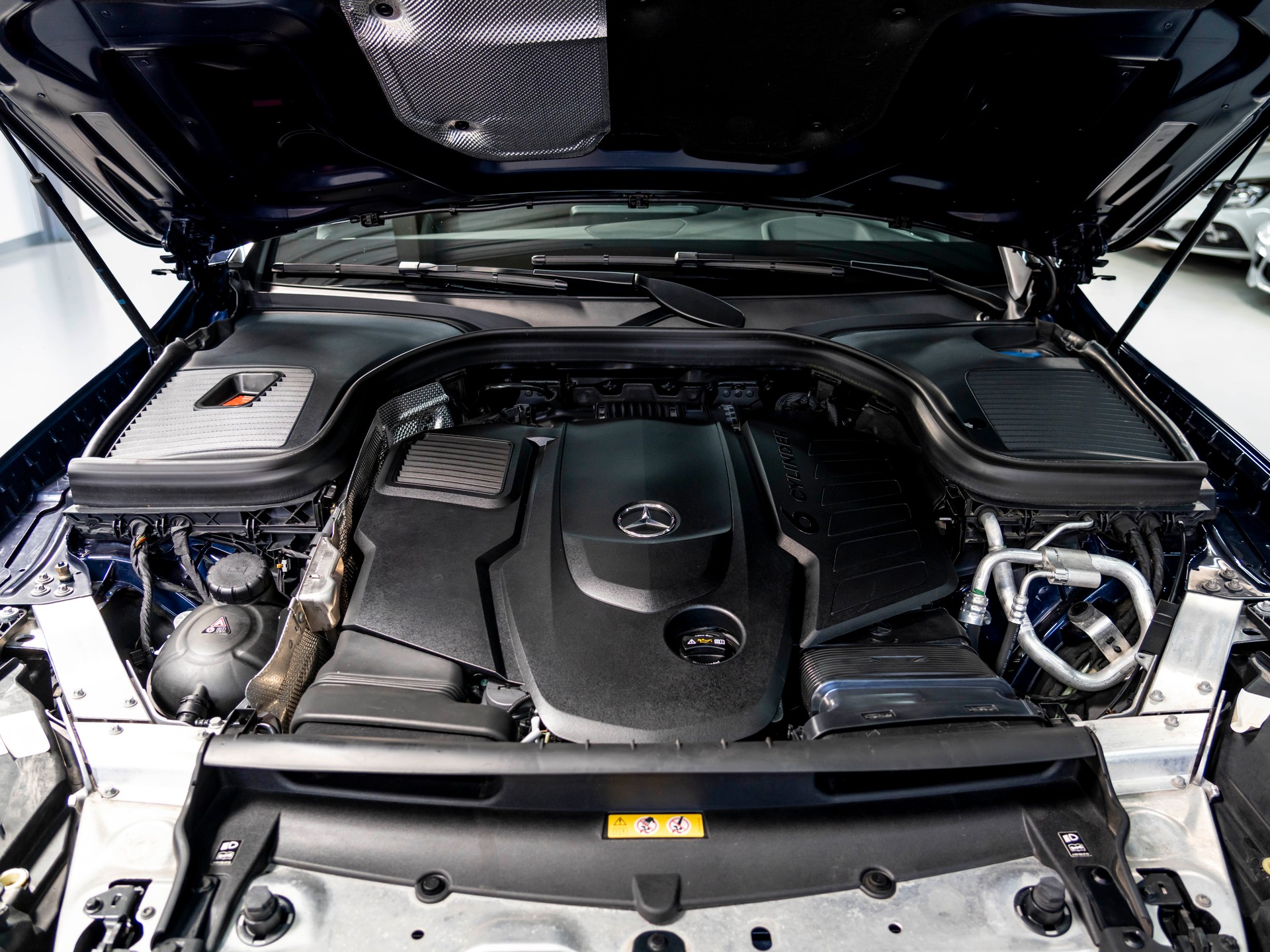 MERCEDES-BENZ GLC 400 d 4Matic AMG Line 9G-Tronic-image-29