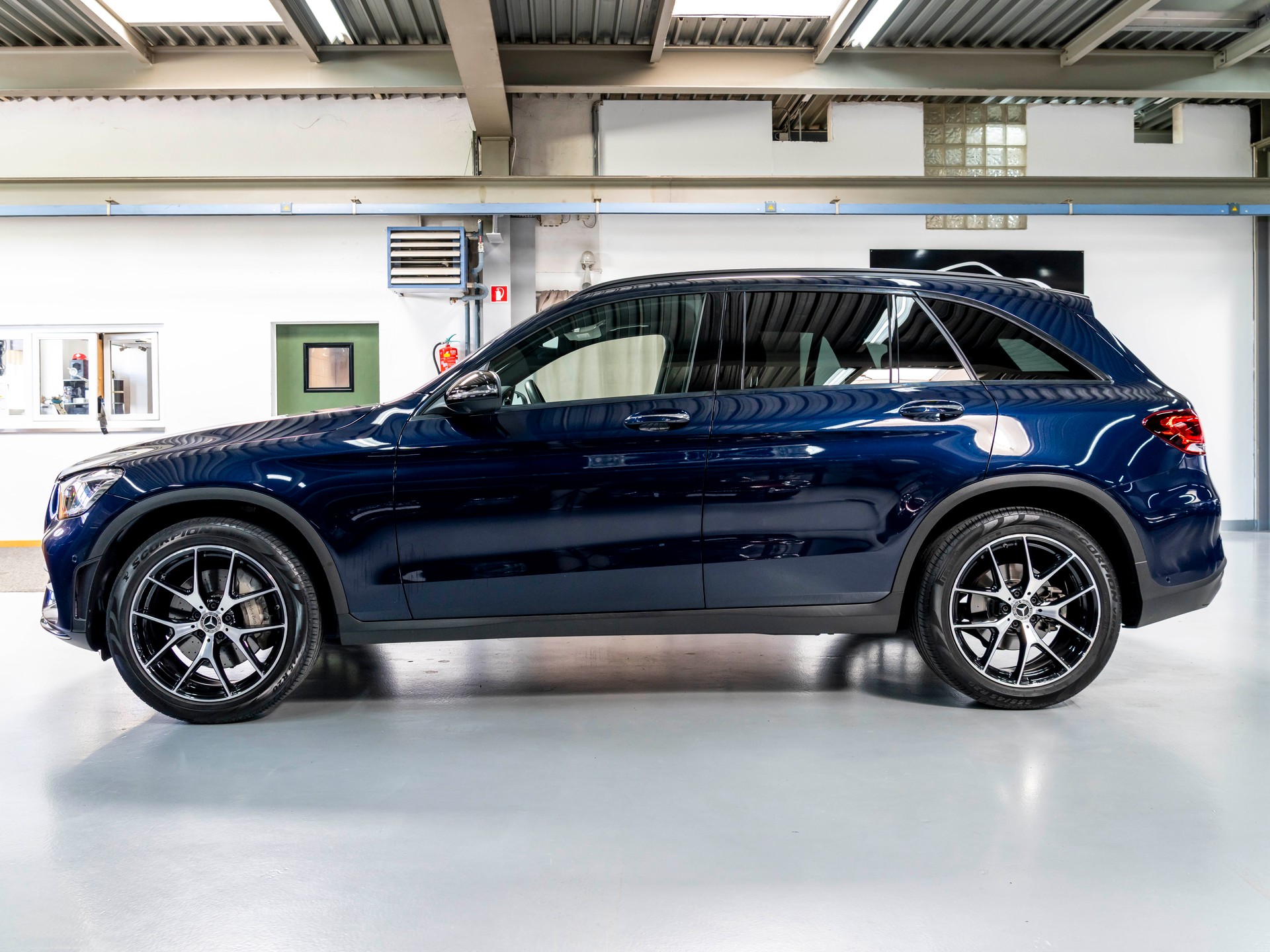 MERCEDES-BENZ GLC 400 d 4Matic AMG Line 9G-Tronic-showroom-element-3