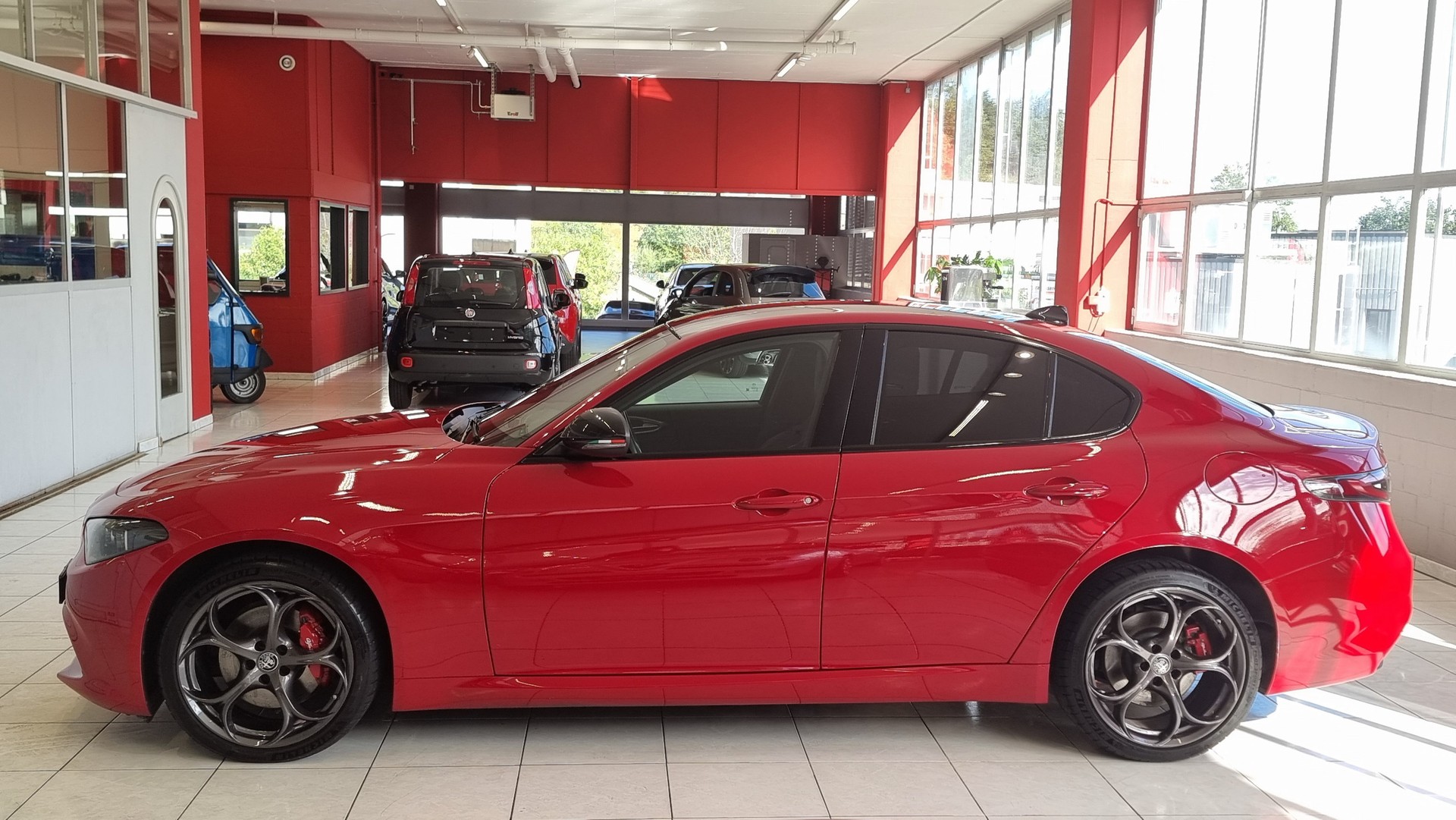 ALFA ROMEO Giulia 2.0 Q4 Tributo Italiano-showroom-element-2