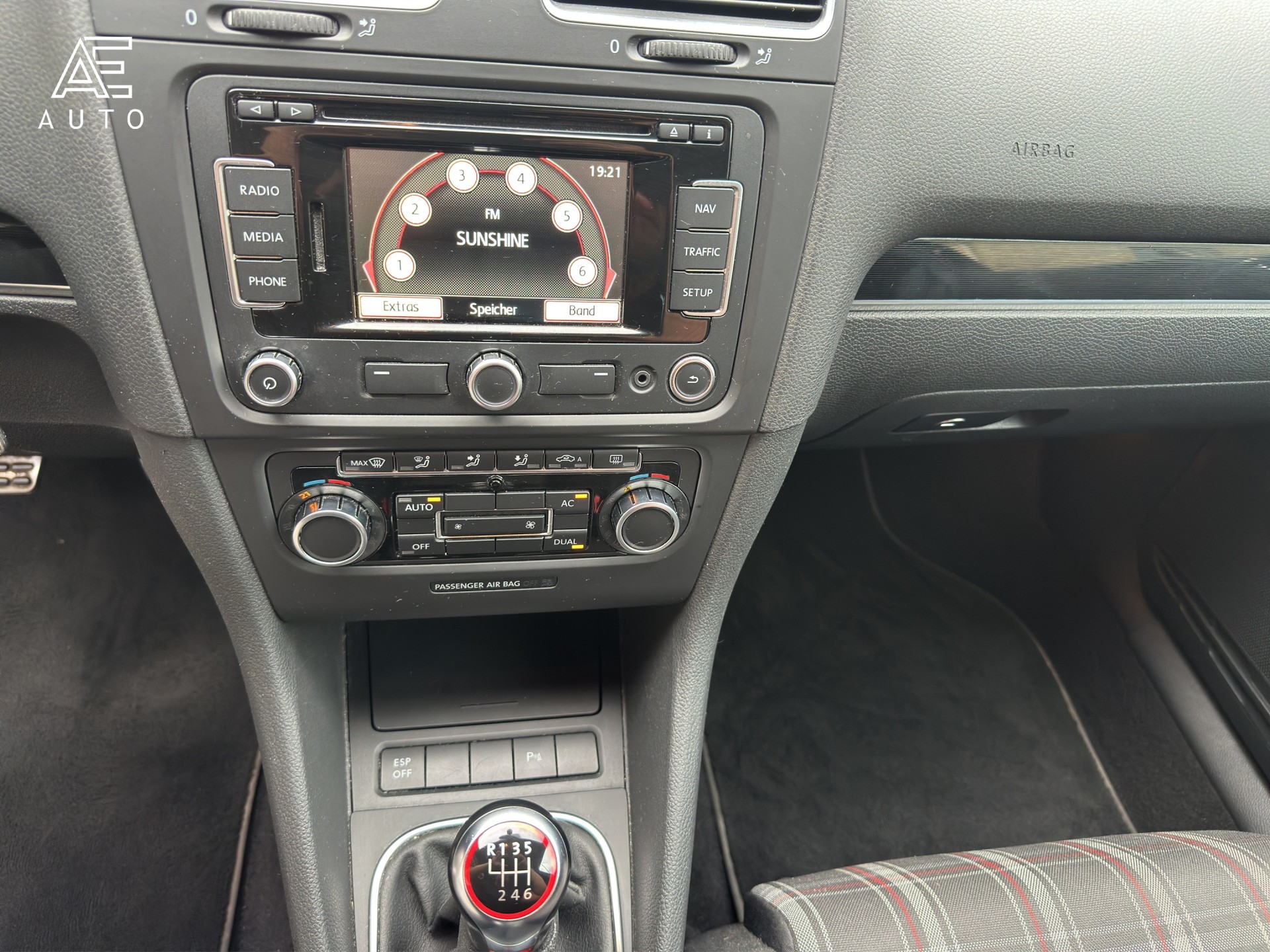VW Golf 2.0 TSI GTI-image-11