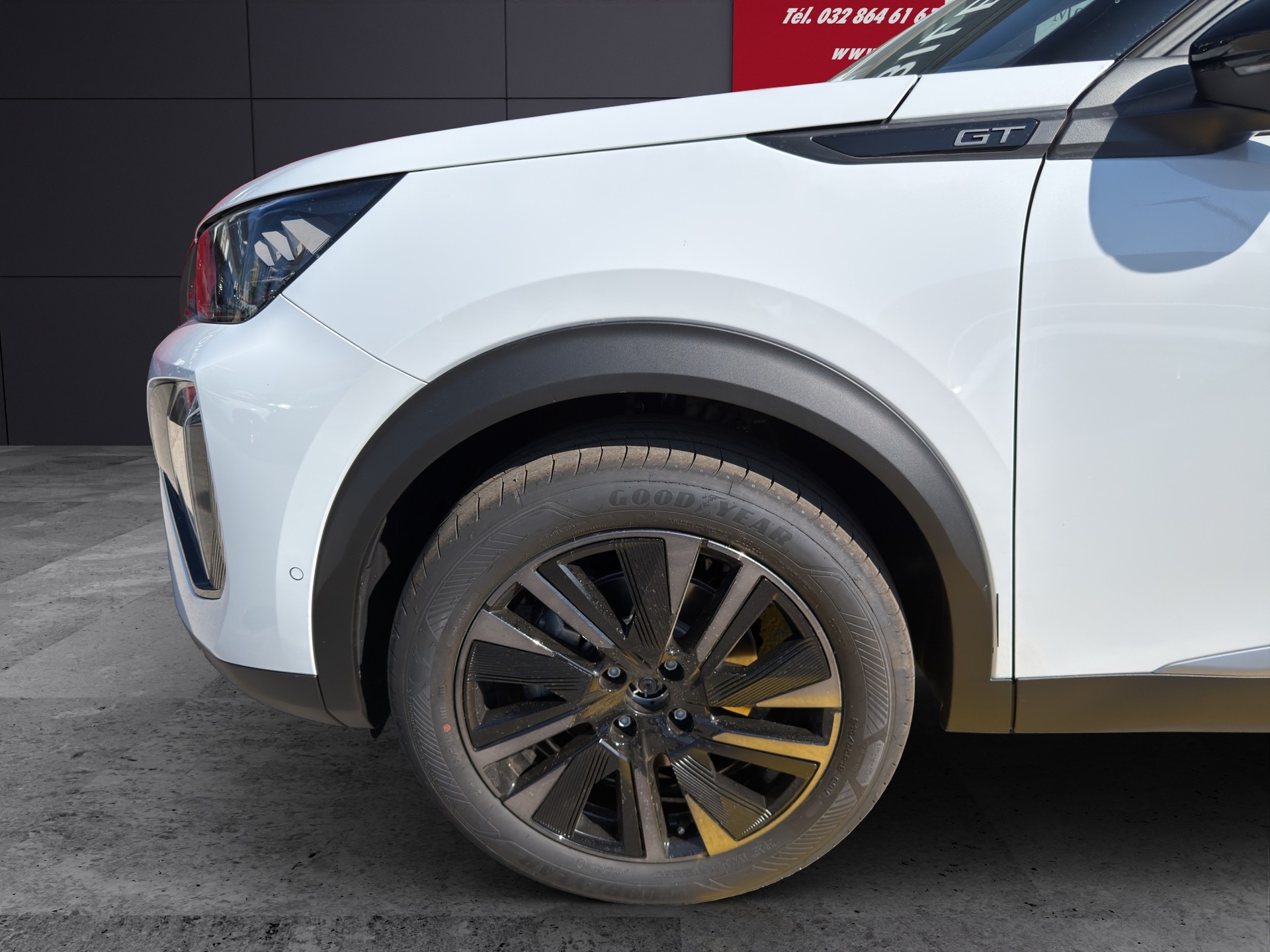 PEUGEOT 2008 1.2 MHEV GT Exclusive-image-4
